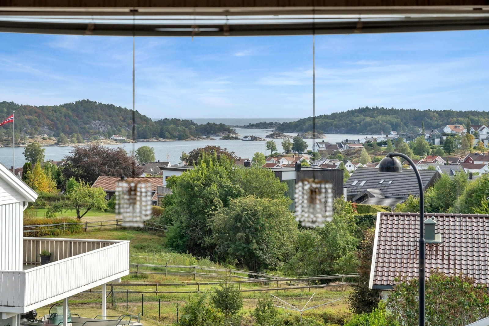 Her ser man Tingsakerfjorden fra stua. Galleribilde
