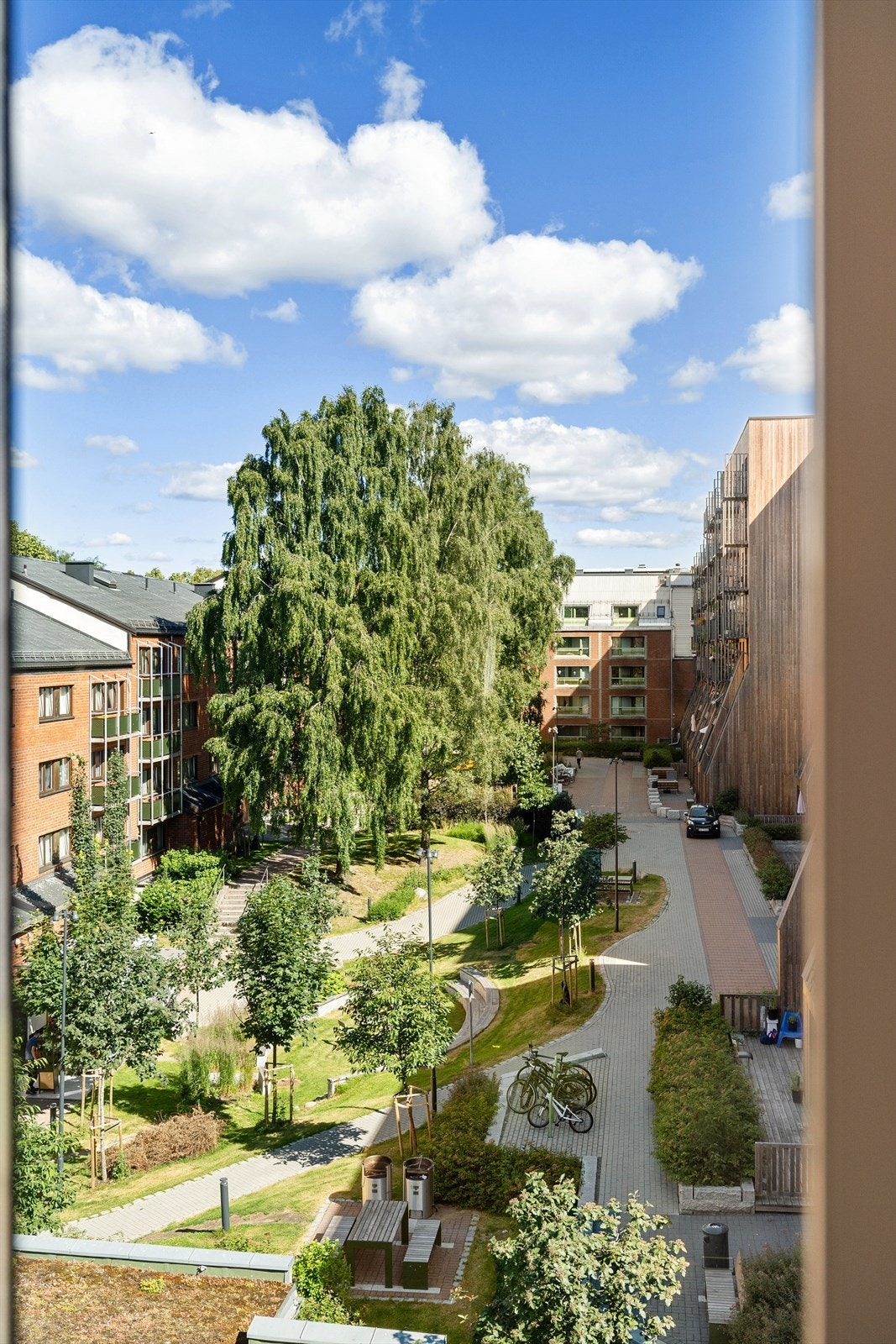 Idyllisk utsikt fra stuevinduet. Galleribilde