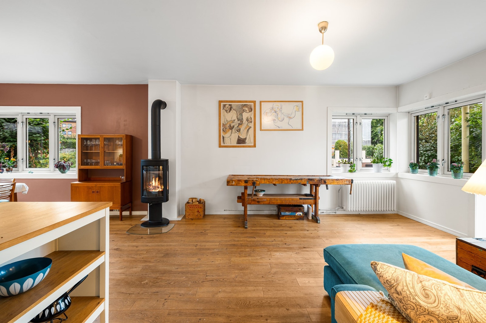 Fellesutgiftene inkluderer blant annet varme via radiatorer, internett og kabel TV (grunnpakke). Galleribilde