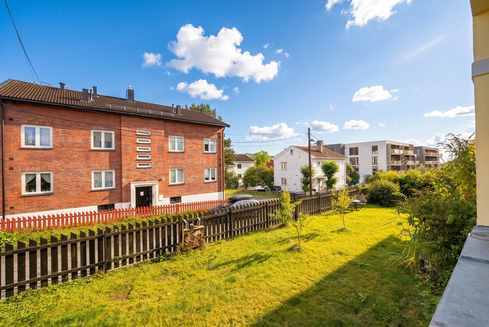 De seks leilighetene i bygget har også tilgang til en flott felles hage med sol mesteparten av dagen på sommerstid. Galleribilde