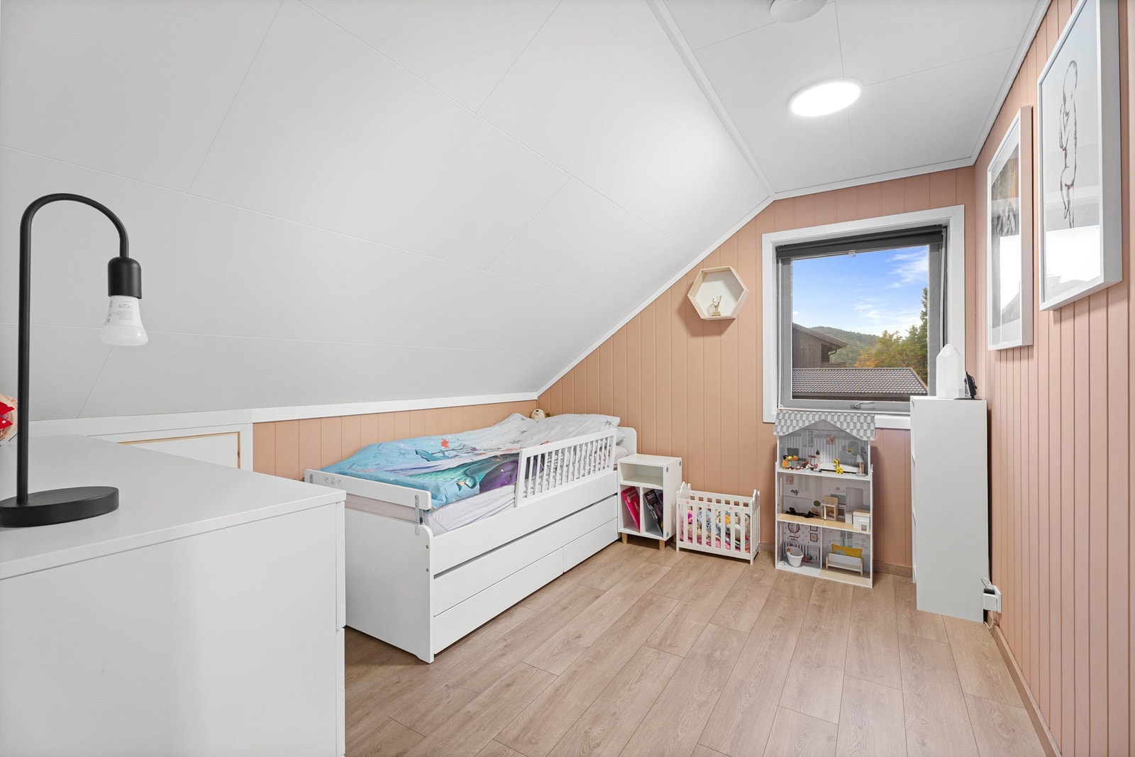 Soverom i 2 etg Galleribilde