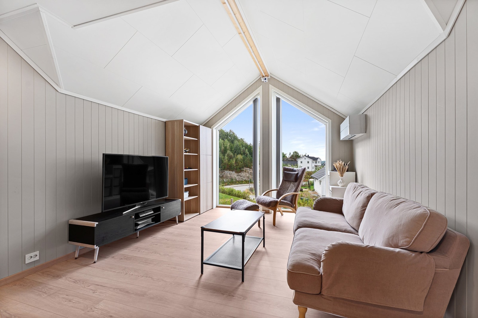 Loftsstue med flott utsikt Galleribilde