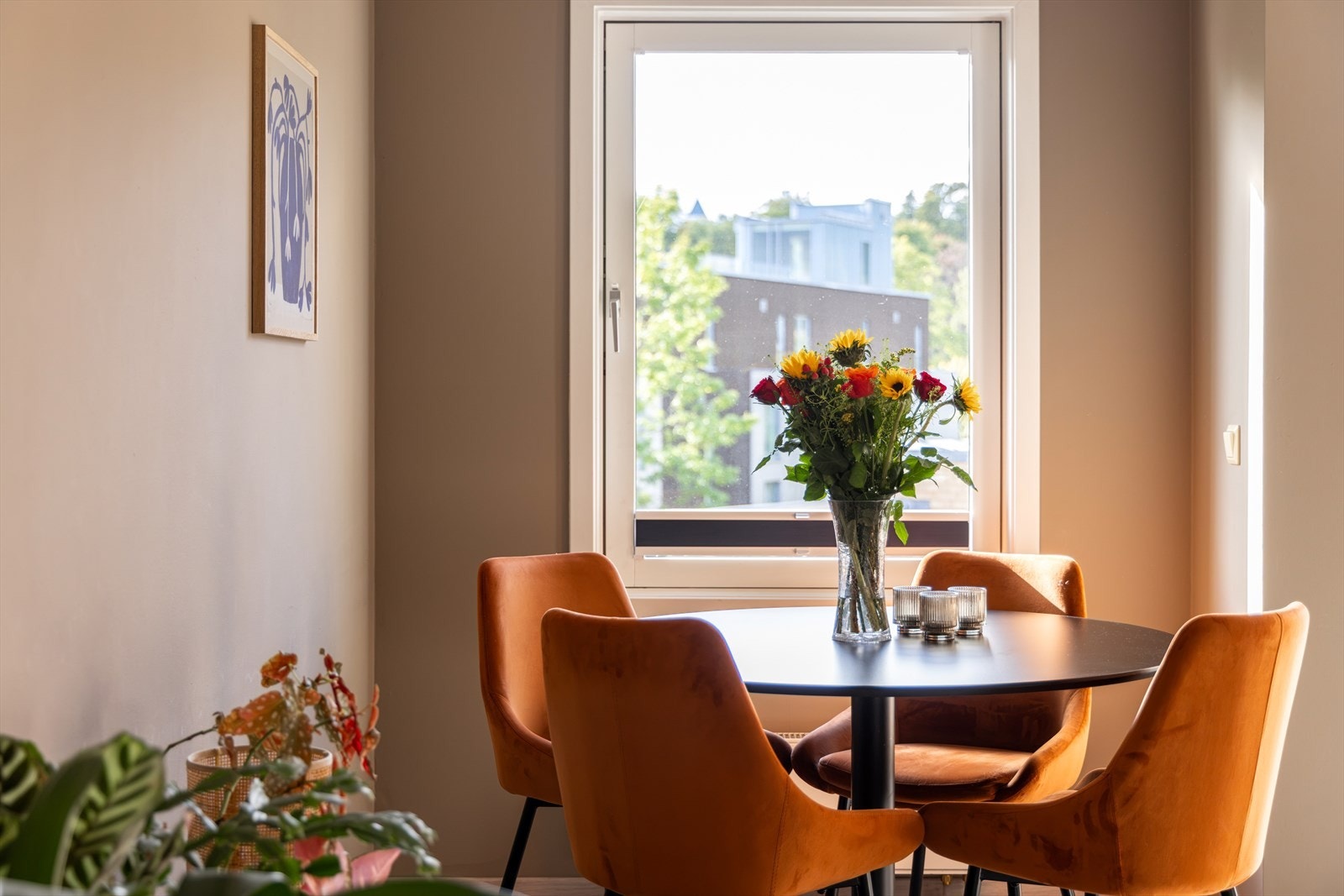 Fjernvarme, varmtvann og bredbånd er inkludert i felleskostnadene. Galleribilde