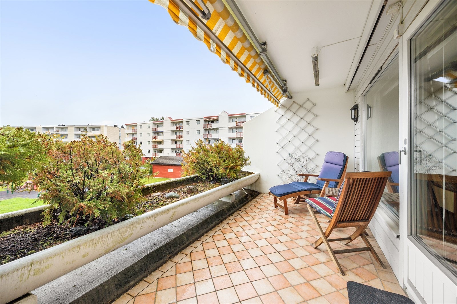 Her får du gleden av to balkongen på hver side av boligen. Balkongen med adkomst fra stuen er på ca. 9,6 m². Galleribilde