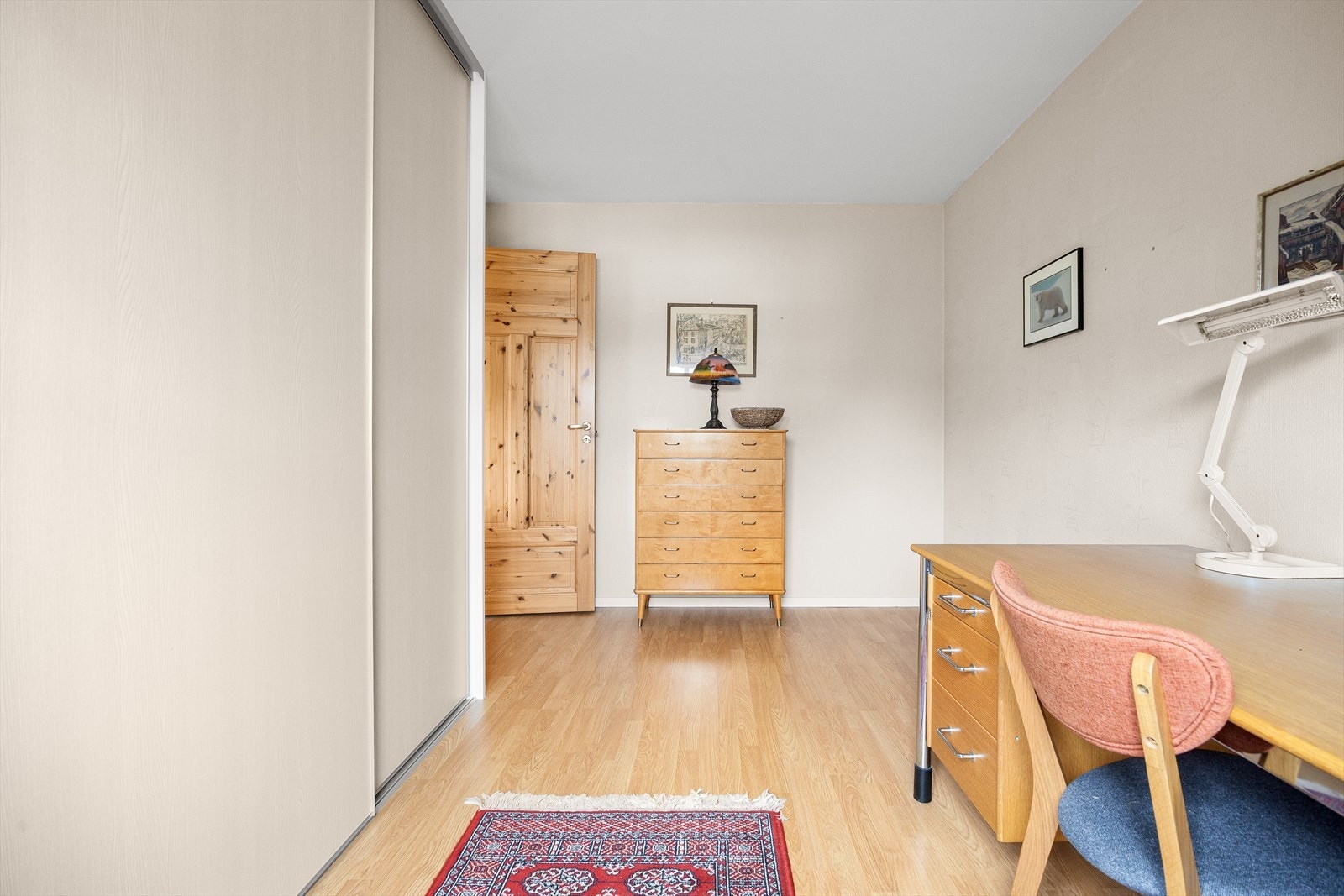 Rommet passer perfekt som et ekstra soverom eller kontor. Galleribilde