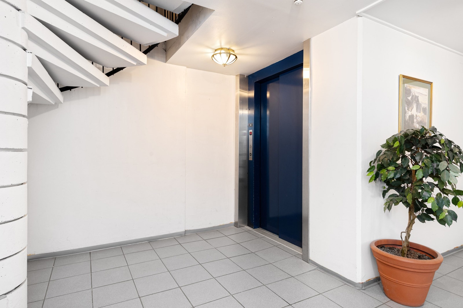 Fine fellesarealer med heis til leilighetene. Galleribilde