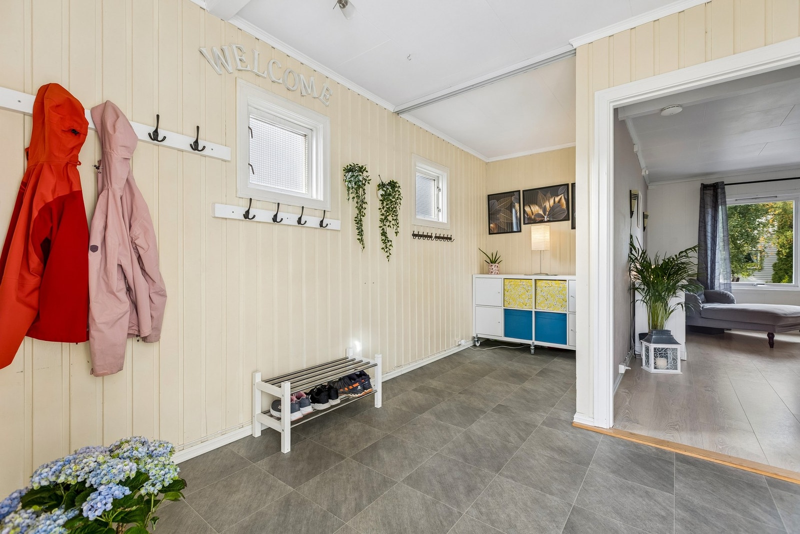 Lys og innbydende entré som gir et godt førsteinntrykk. Galleribilde
