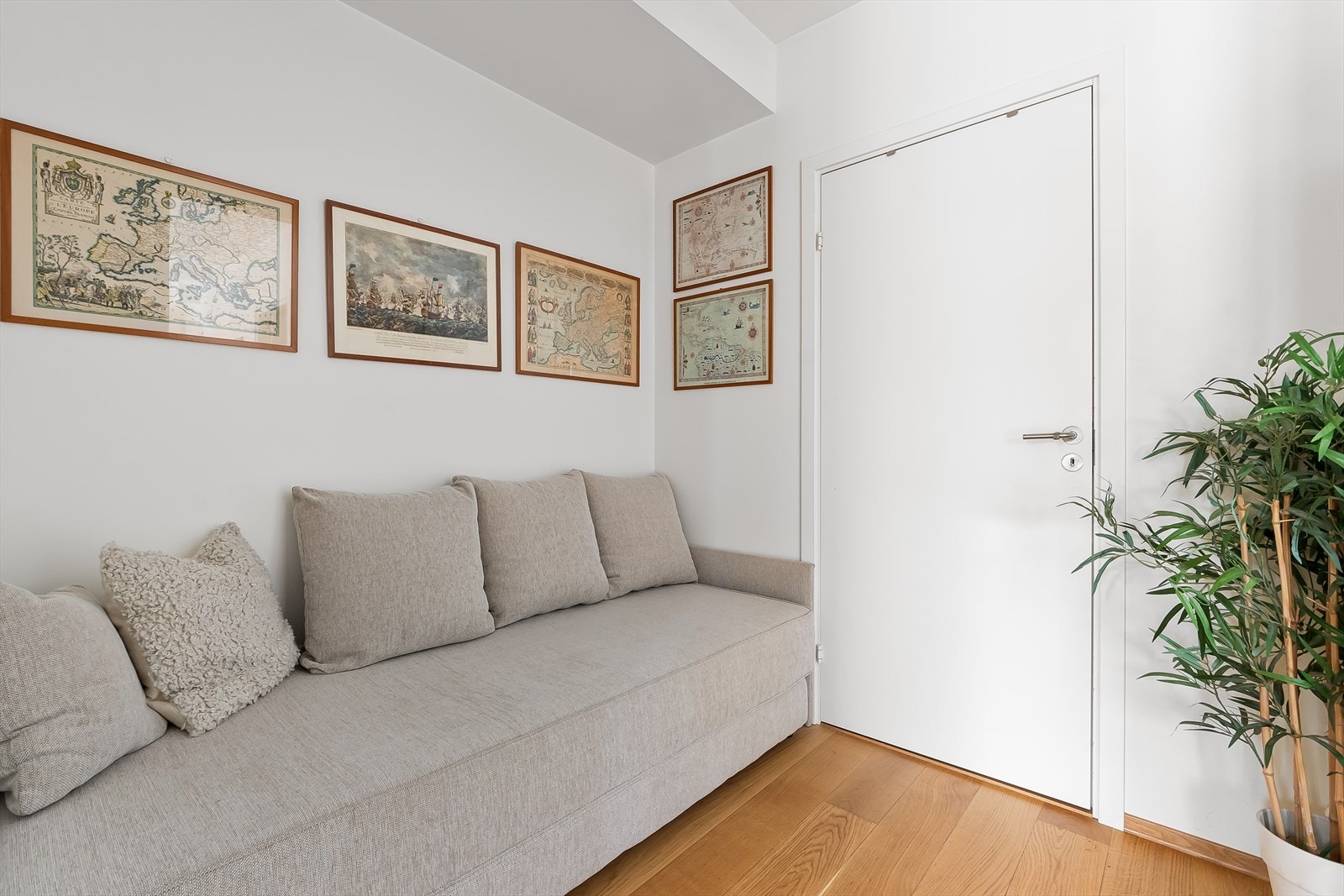 Fleksibelt rom med flere bruksmuligheter, som for eksempel garderobe eller hjemmekontor. Galleribilde