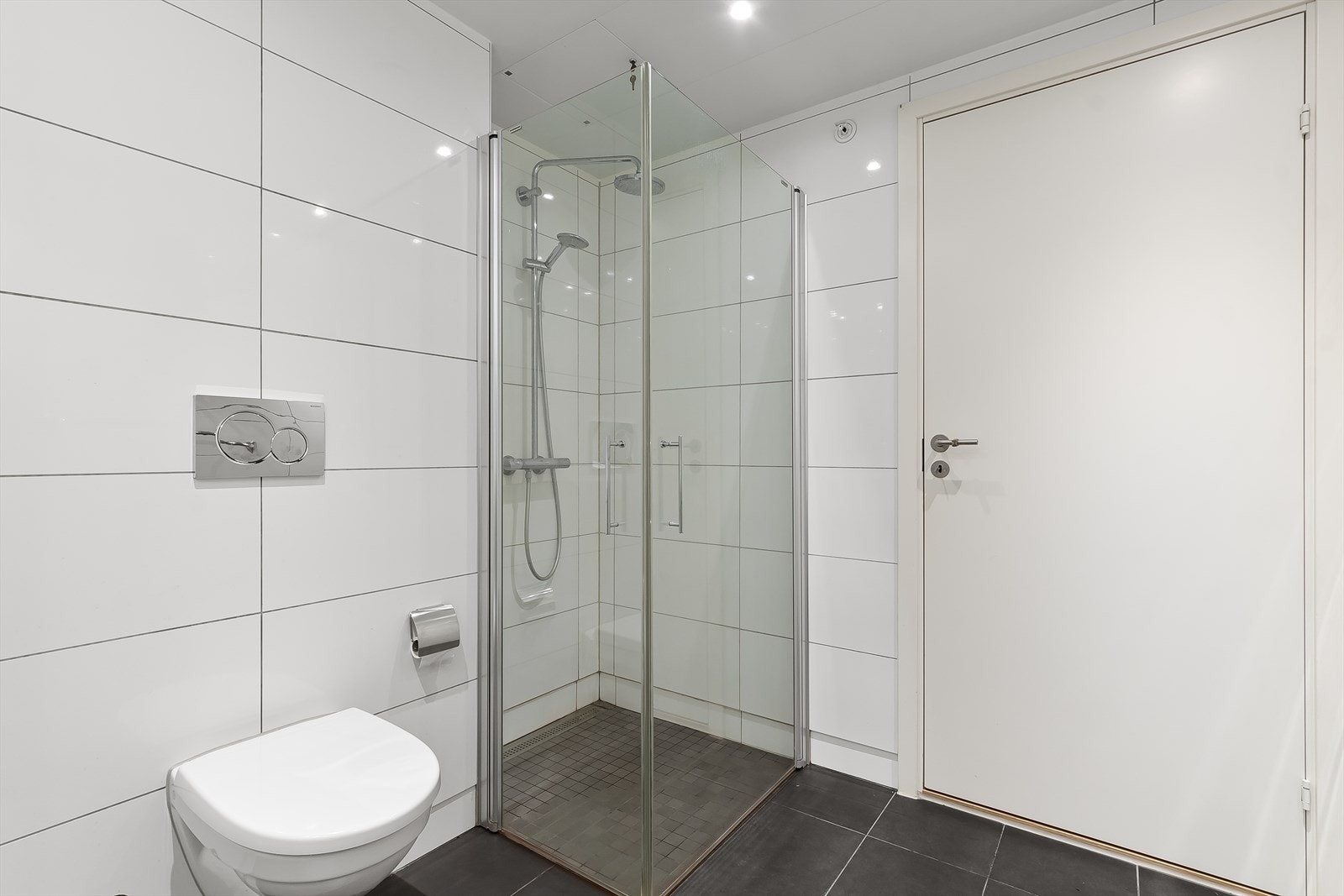 Badet har balansert ventilasjon som sørger for et godt inneklima. Galleribilde