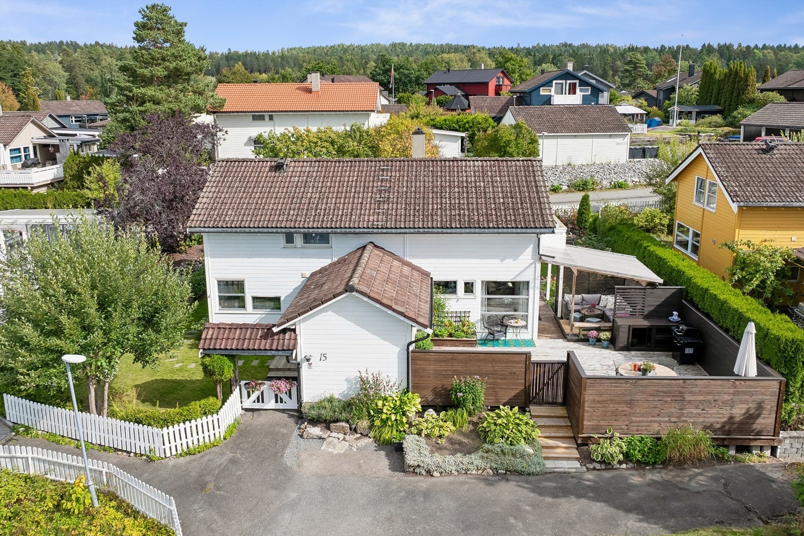 Velkommen til Reineveien 15! - Presentert av Elisiff Wennersgaard v/Krogsveen. Foto: Per O. Skjellnan v/Efkt Galleribilde