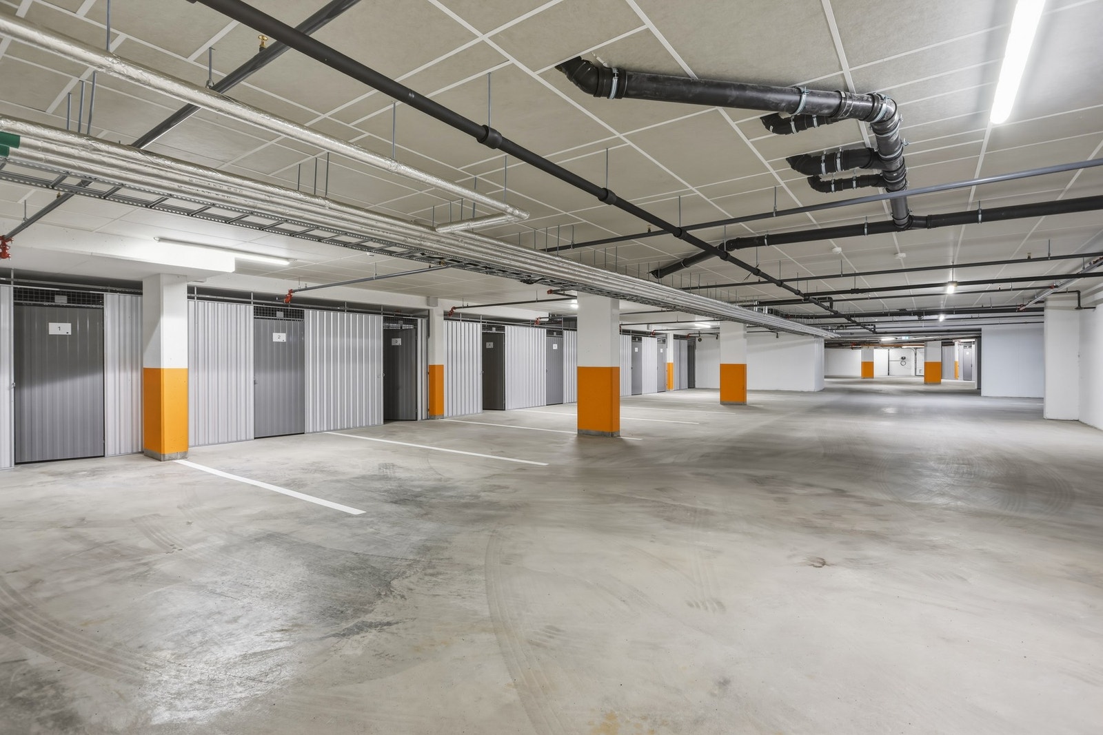 Det følger en garasjeplass og sportsbod i kjeller. Galleribilde