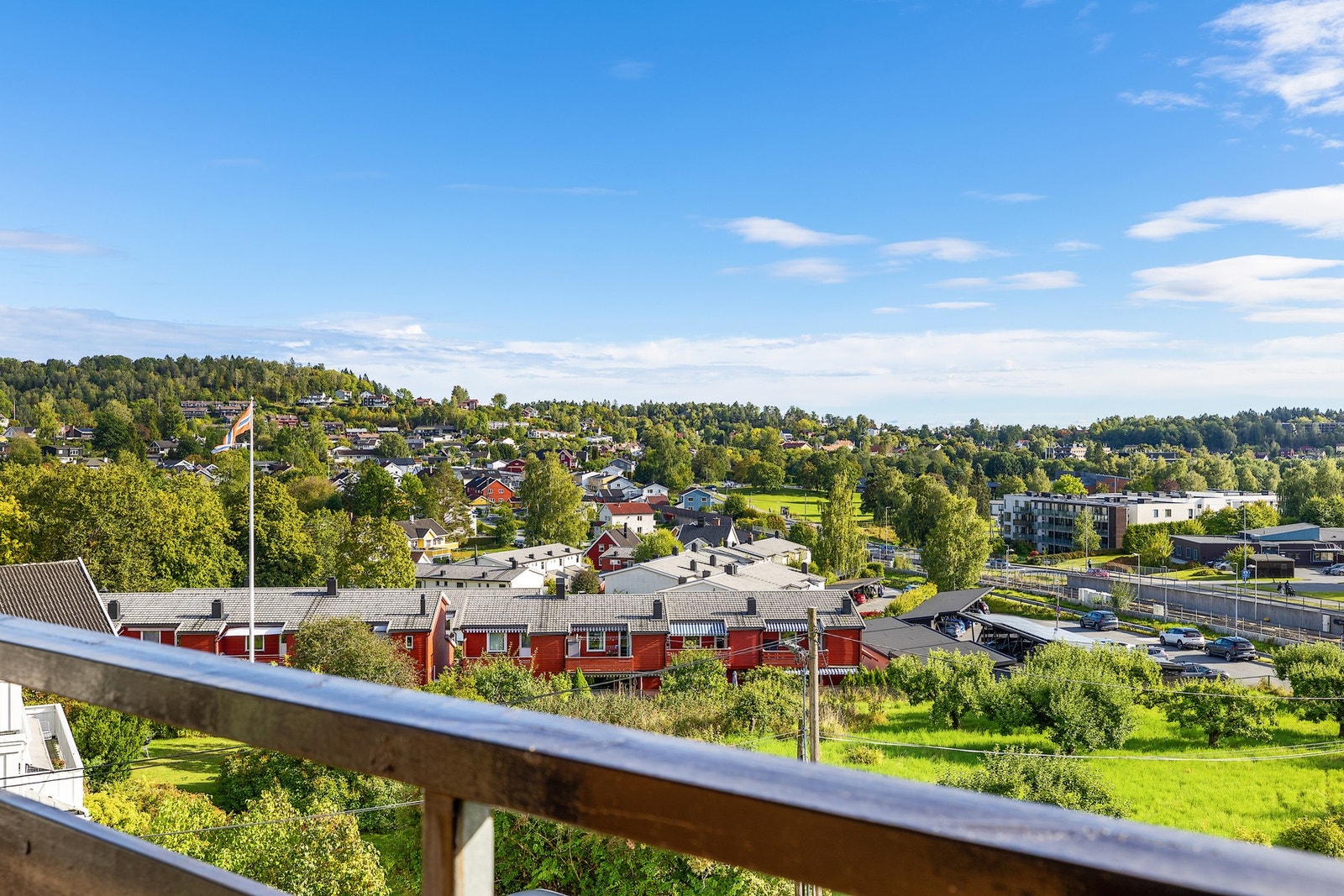 Svært sentralt på Kolsås - med handel, servicetilbud og T-bane like i nærheten. Galleribilde