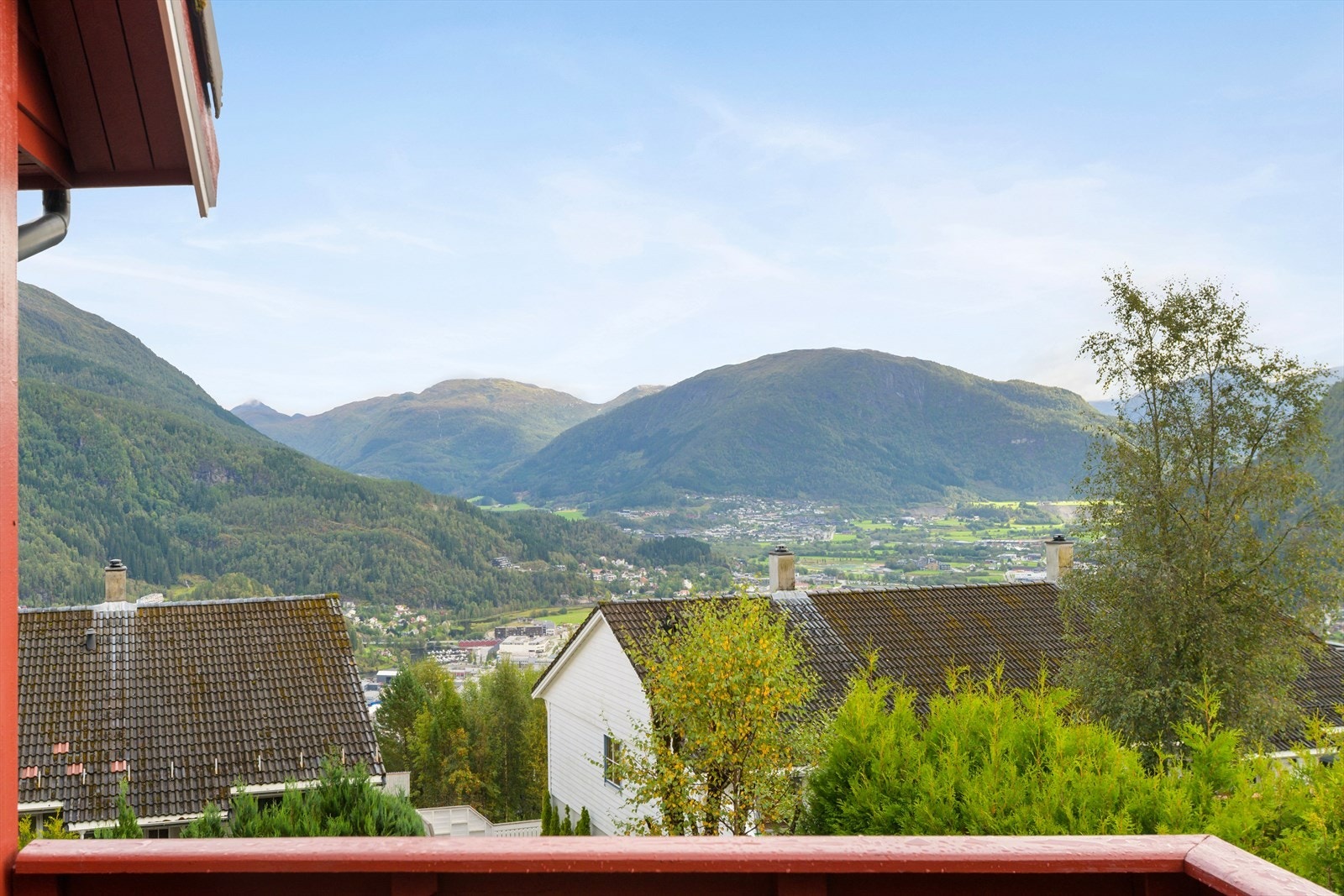 Fra terrassen er det flott utsikt over Førde! Galleribilde