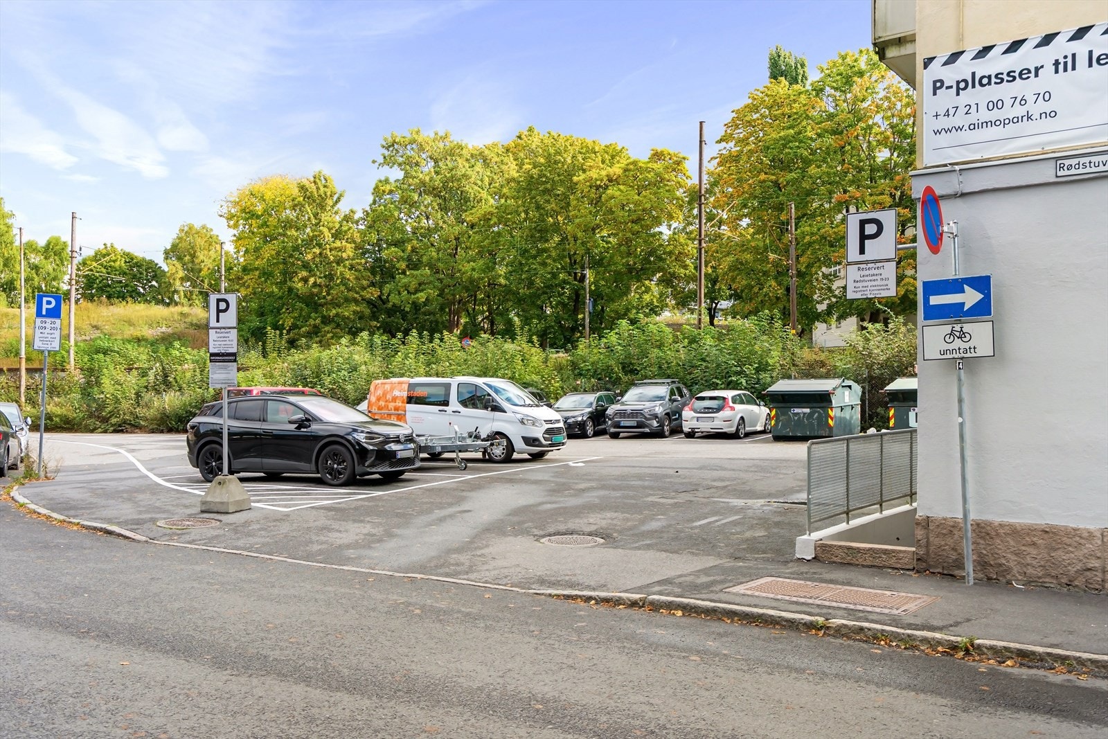 Mulighet for leie av parkeringsplass via Aimo Park. Borettslaget har ikke egne plasser. Galleribilde