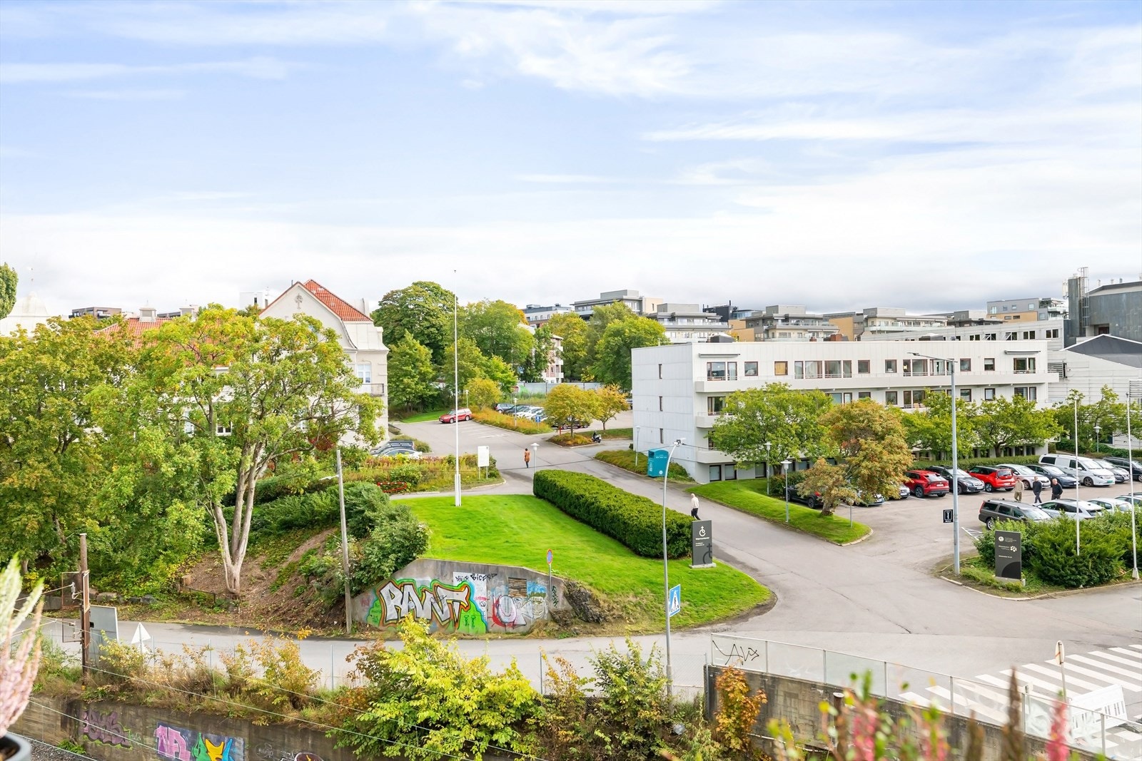 Det er fritt og åpent utsyn uten sjenerende innsyn eller gjenboere. Galleribilde