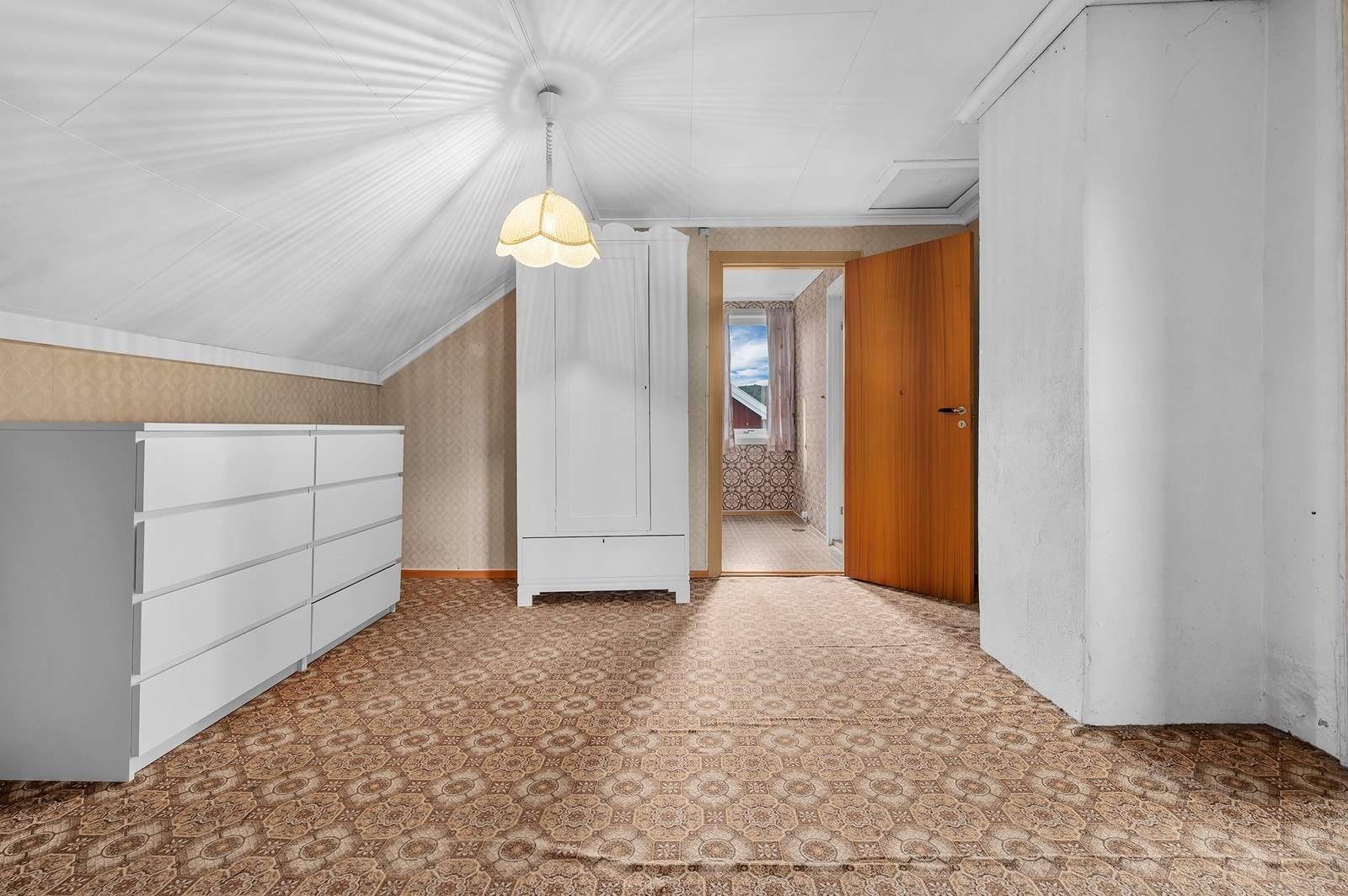 Fra gangen er det adkomst inn til etasjens ekstra kjøkken. Galleribilde