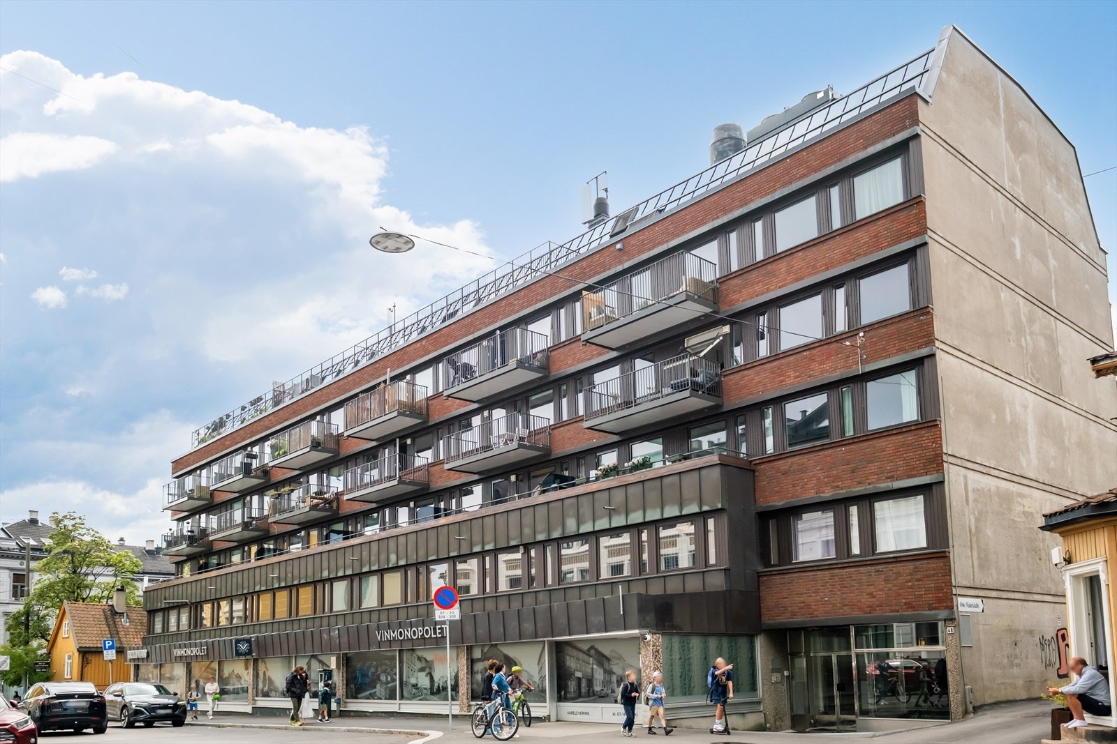 Bygget er fra 1971 og består av 45 seksjoner. Galleribilde
