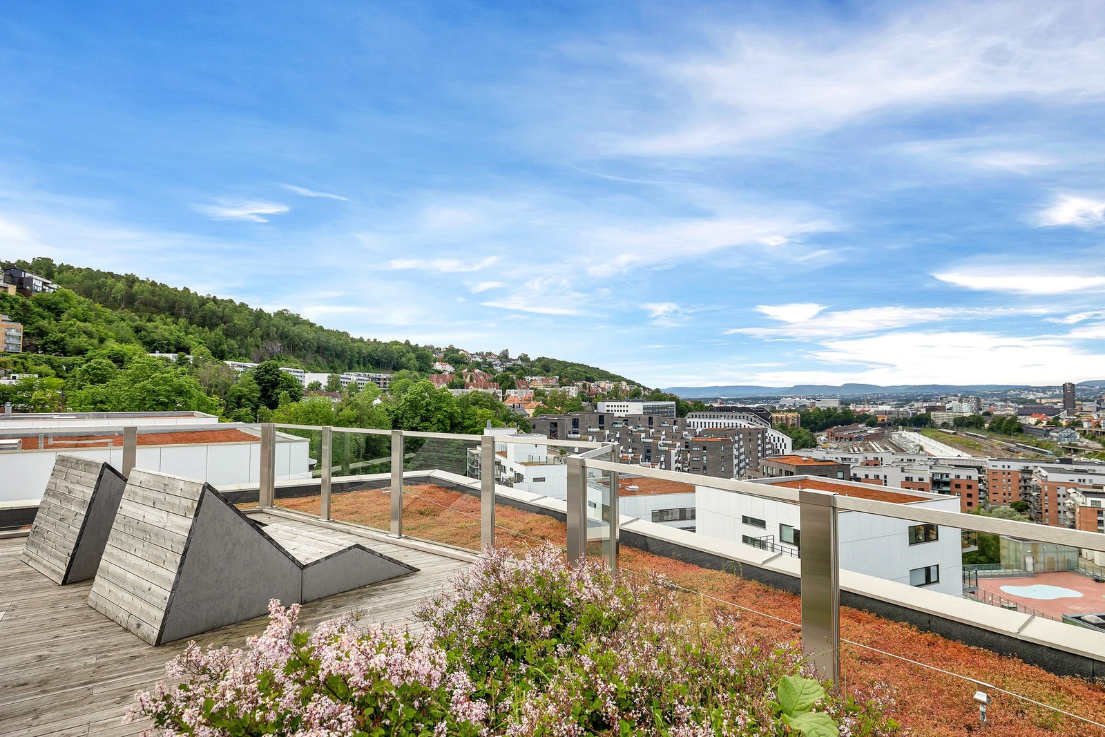 Tilgang til herlig felles takterrasse med flott utsikt Galleribilde