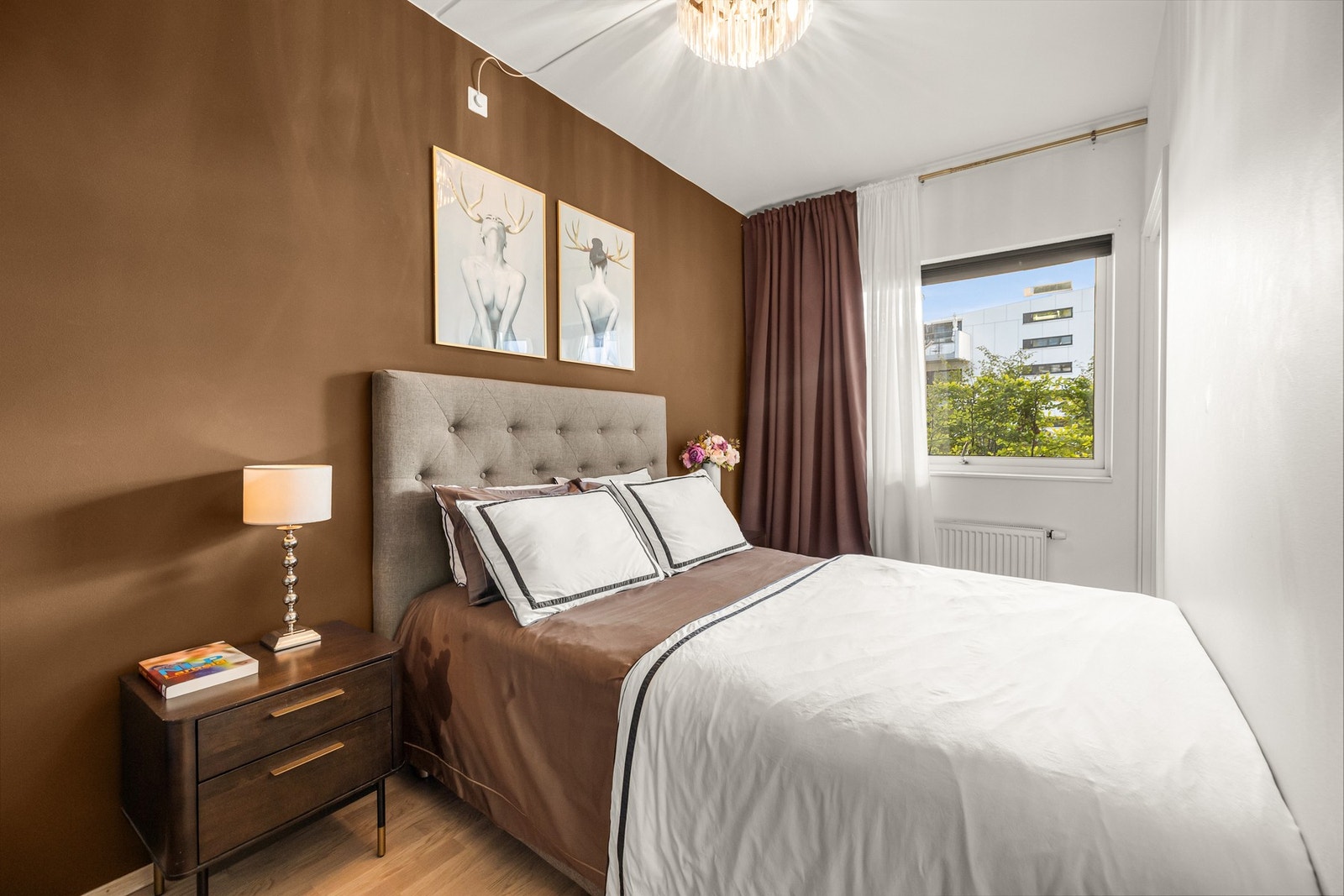Soverom med plass til dobbeltseng Galleribilde