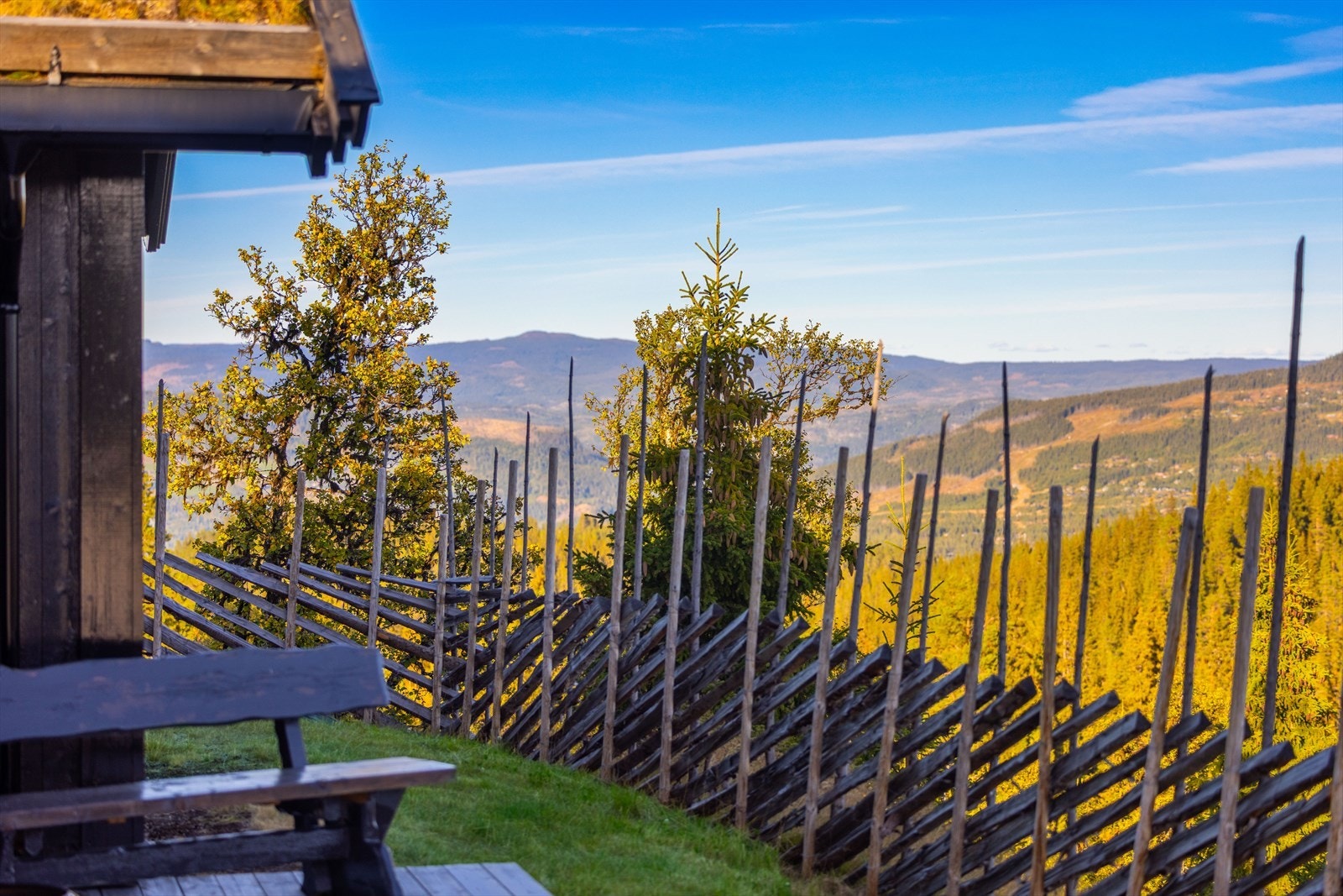 Nydelig utsikt utover Rukkedalen og Nesfjellet. Galleribilde