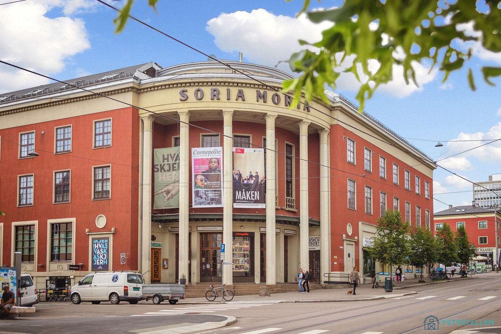 Fra leiligheten har du kort vei til hyggelige parker, butikker, restauranter og kafeer og kollektiv transport. Galleribilde