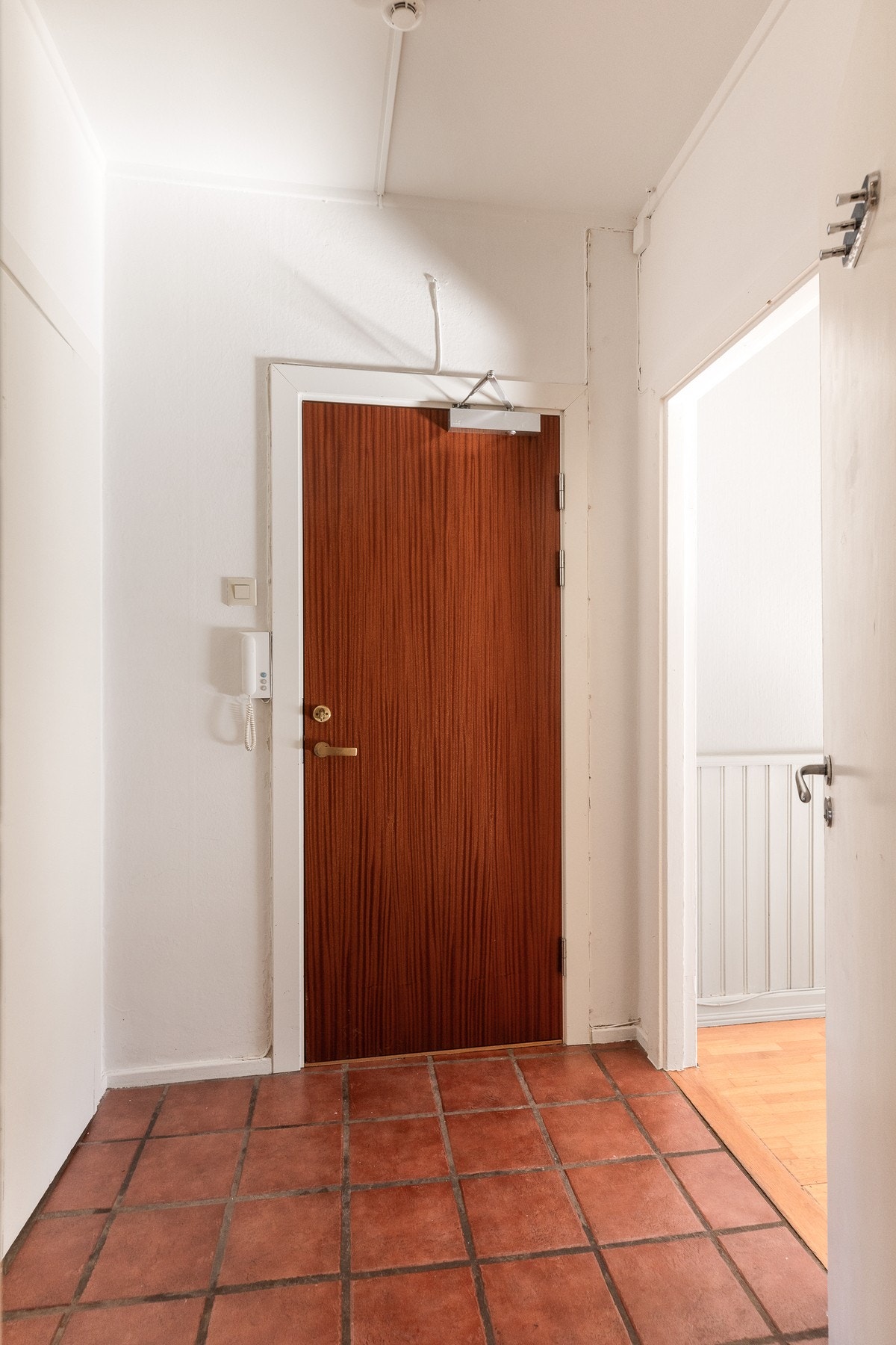 En lys entré ønsker deg velkommen inn. Galleribilde