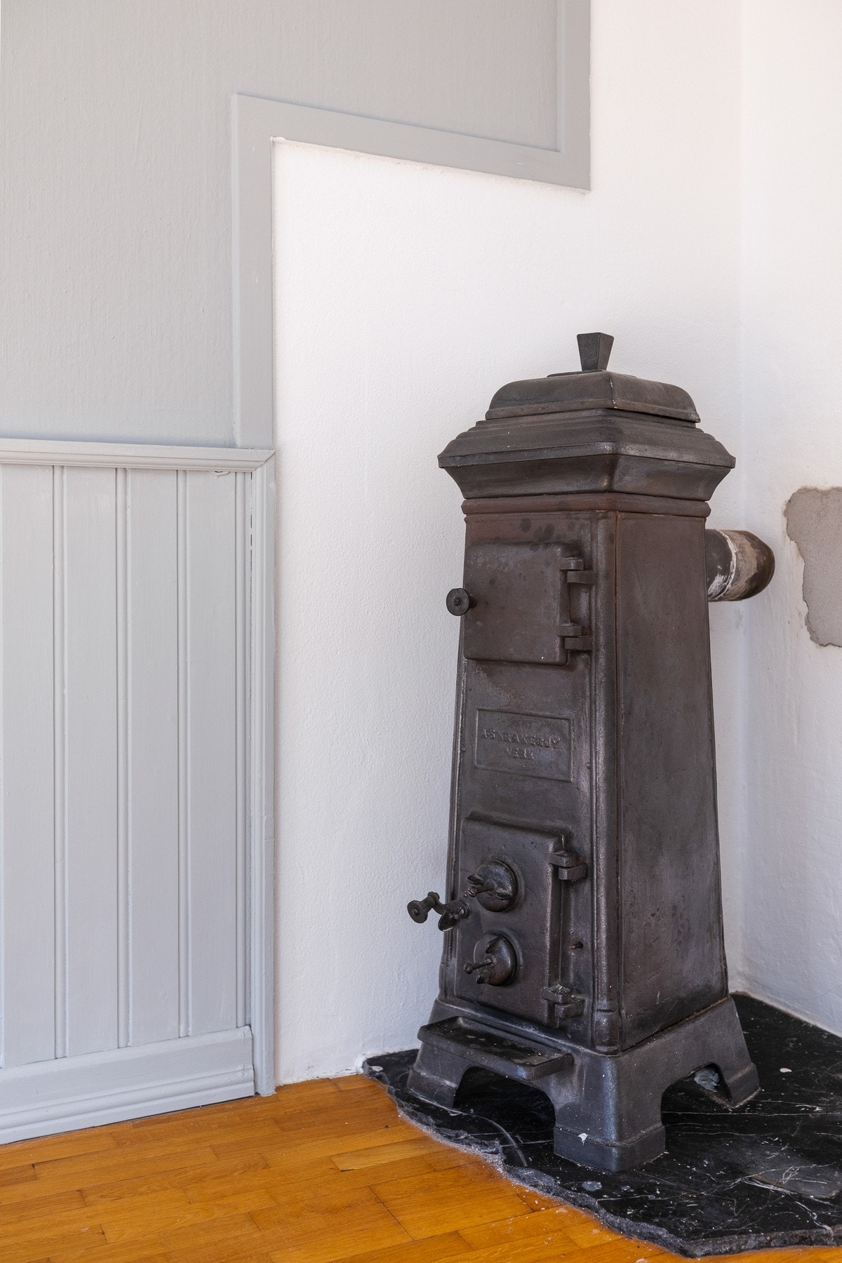 Peis i stuen som gir en lun og god atmosfære. Galleribilde
