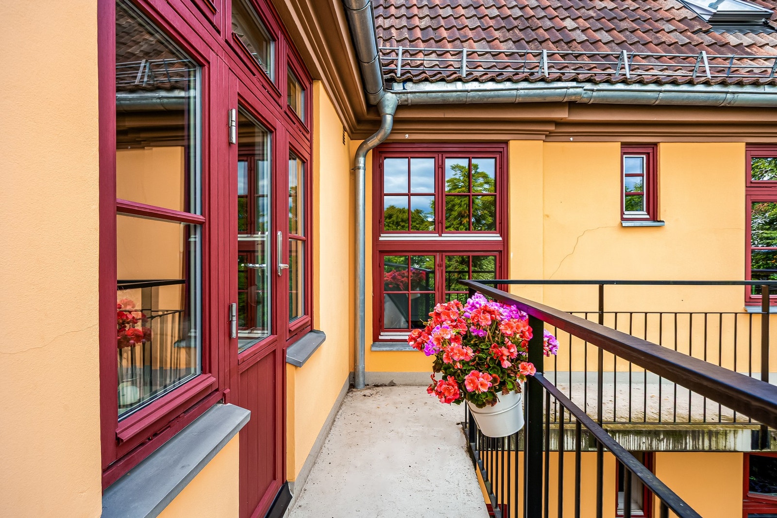 Den grønne bakgården skaper en fredelig ramme og en fin kontrast til den sentrale beliggenheten. Galleribilde