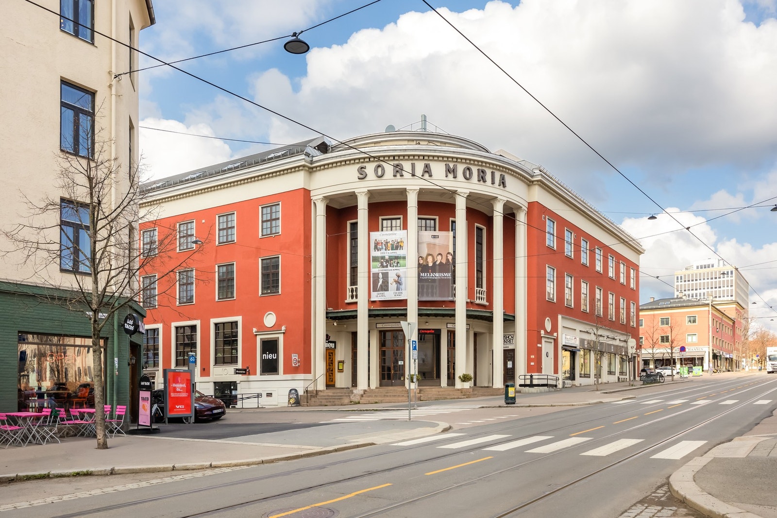 Området har dessuten et spennende kulturtilbud. Soria Moria huser blant annet Nieu med humor, quiz, mat og arrangementer, mens både Cosmopolite og Torshovteatret byr på konserter og forestillinger gjennom året. Galleribilde