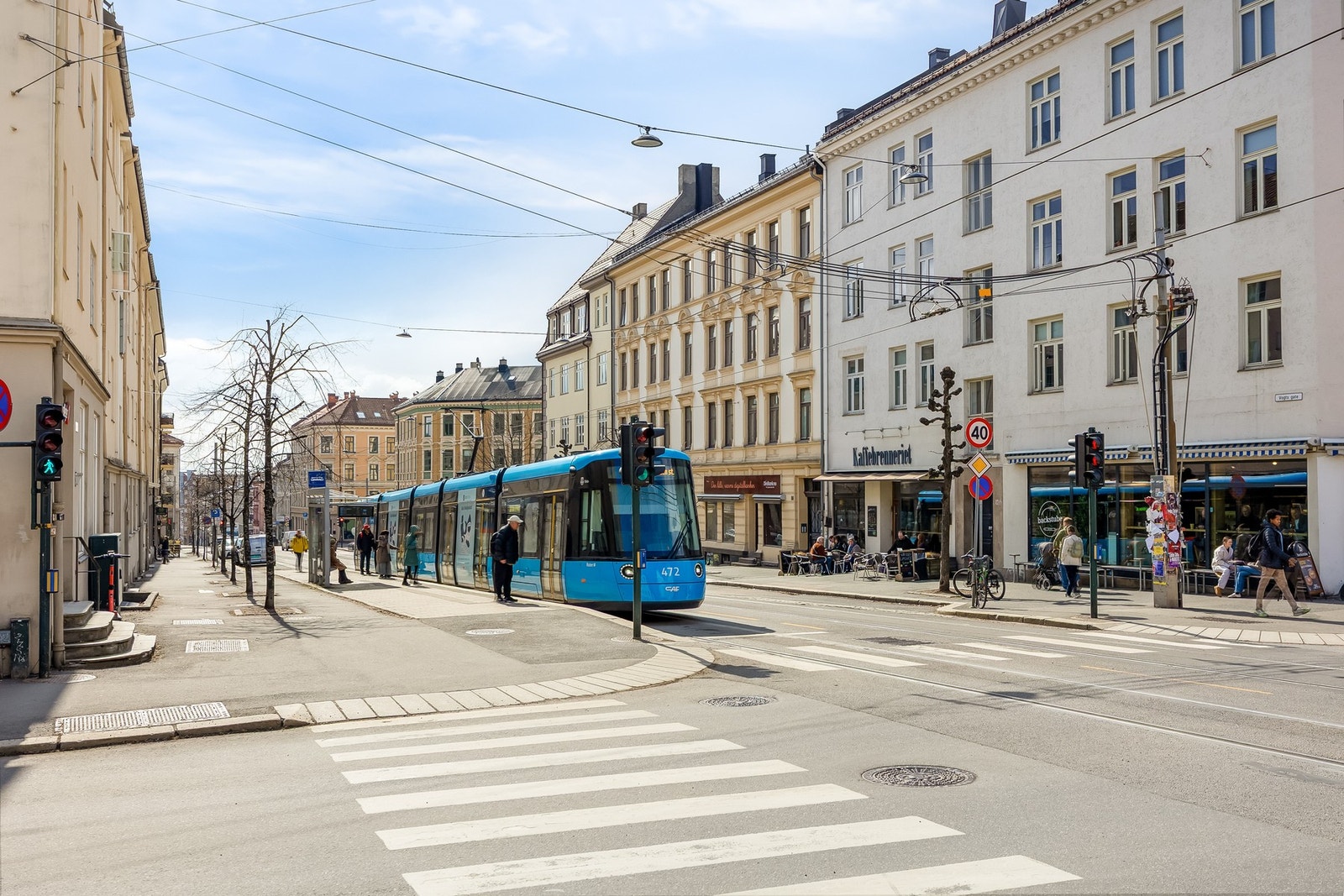 Området har svært gode kollektivforbindelser, noe som gjør det enkelt å komme seg rundt i Oslo. Galleribilde