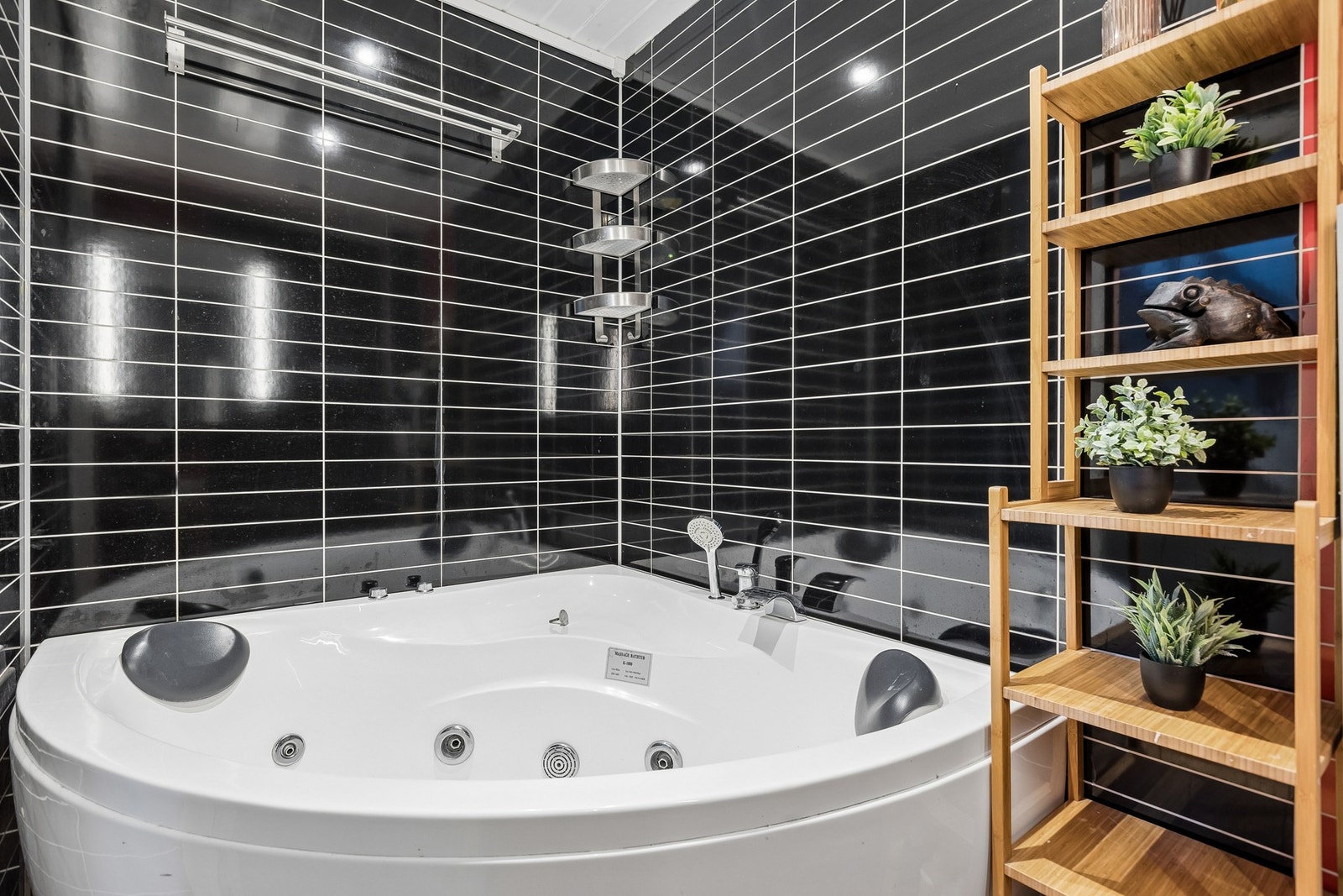 Badet i 1. etasje har også badekar. Galleribilde