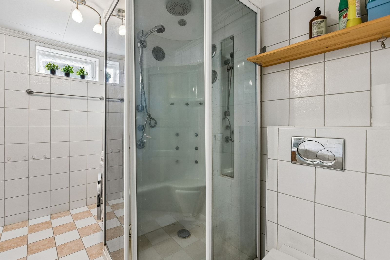 Kjelleretasjen har også eget bad. Galleribilde