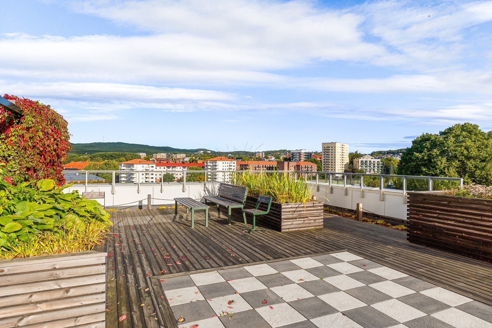 ...hvor vi finner denne store takterrassen! Galleribilde
