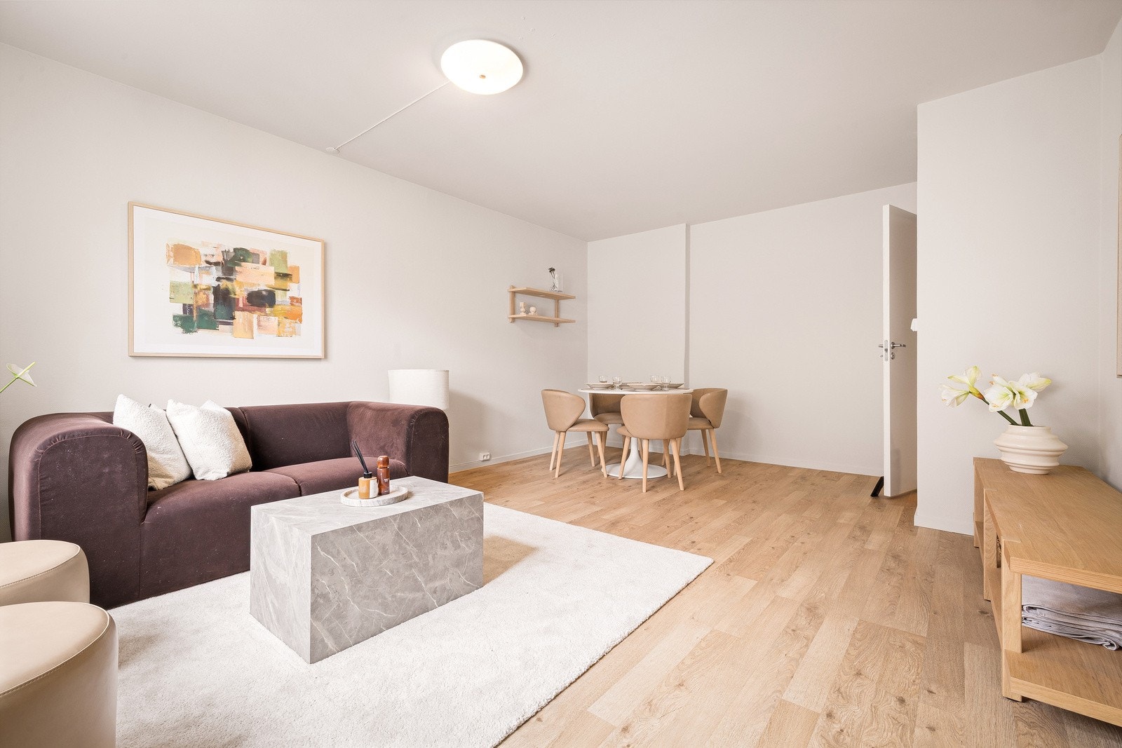 Plass til sofa og spisestue Galleribilde
