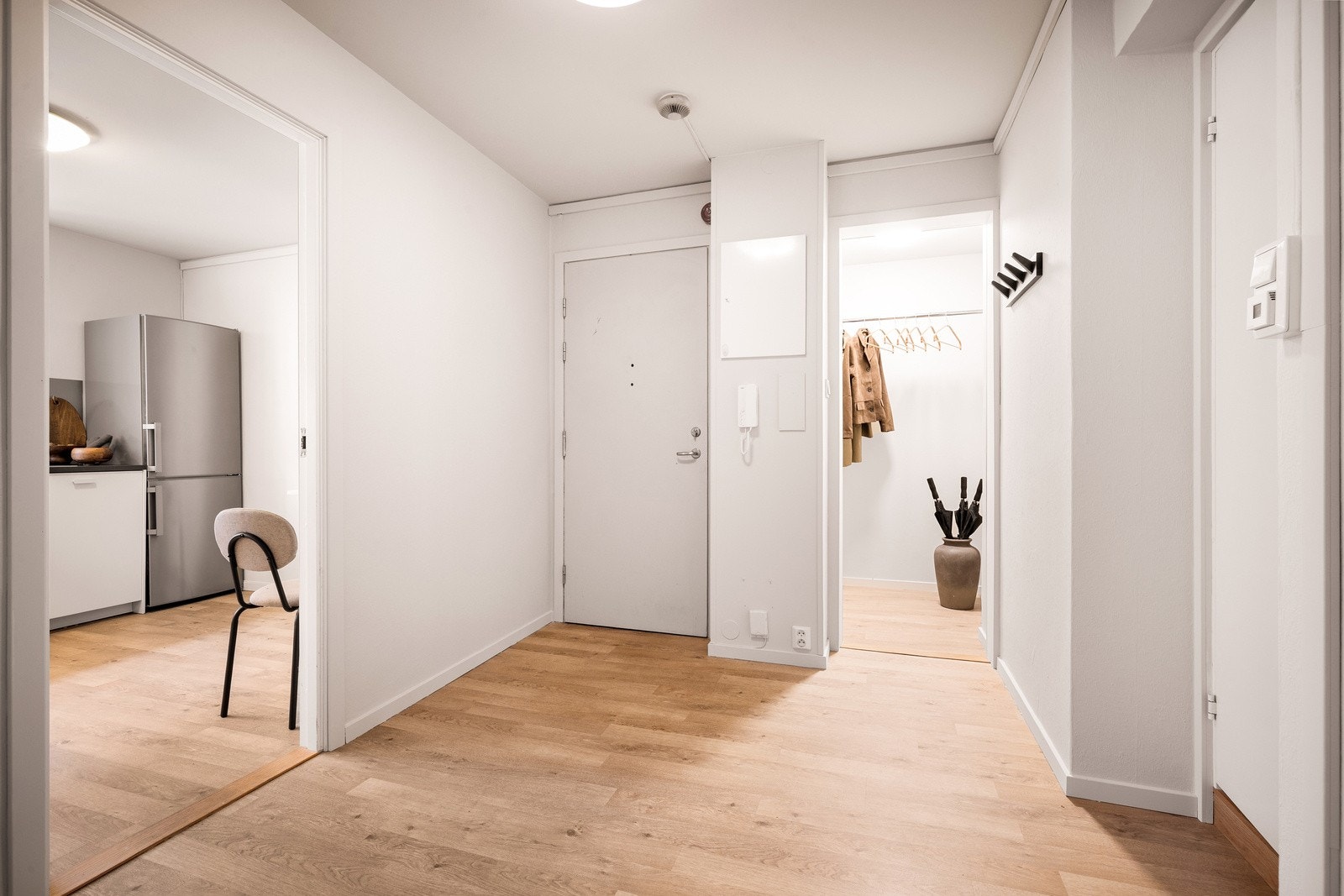 Ved entré er det også en liten bod/garderobe Galleribilde