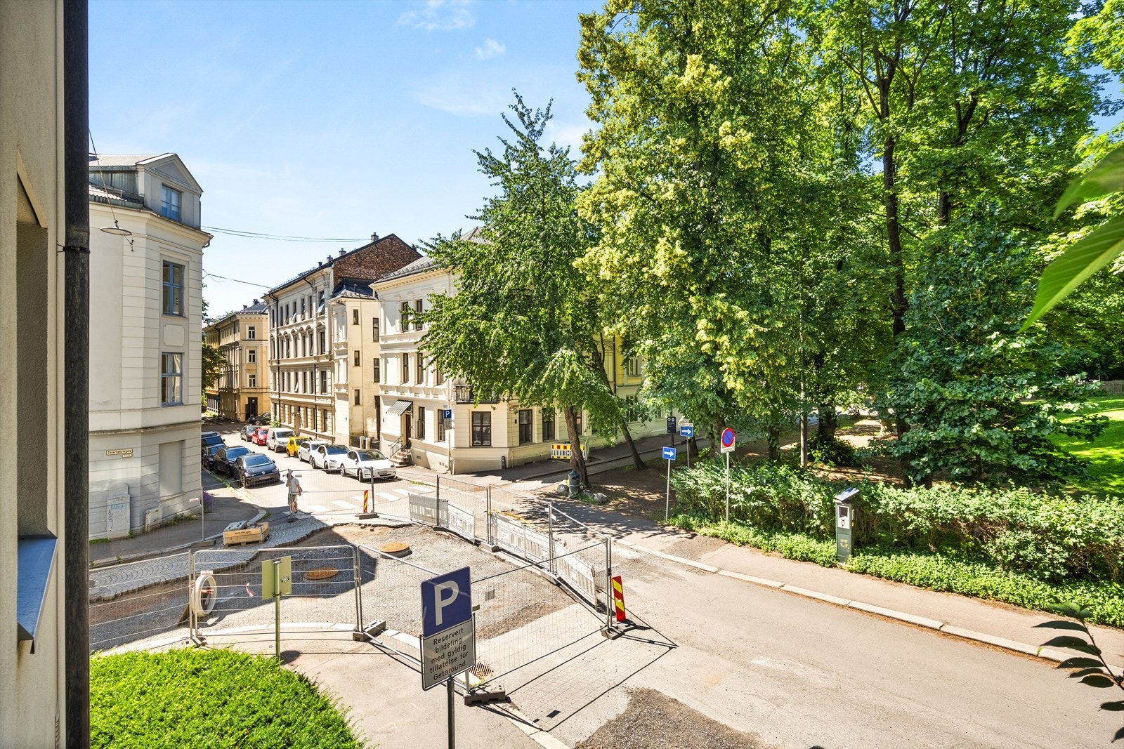 Det er frodig og fint utsyn mot park. Galleribilde