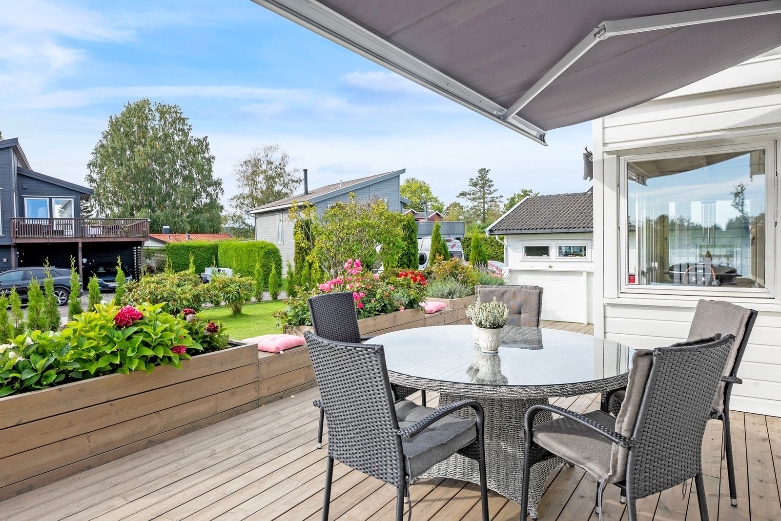 Stor og fin terrasse med gode solforhold. Galleribilde