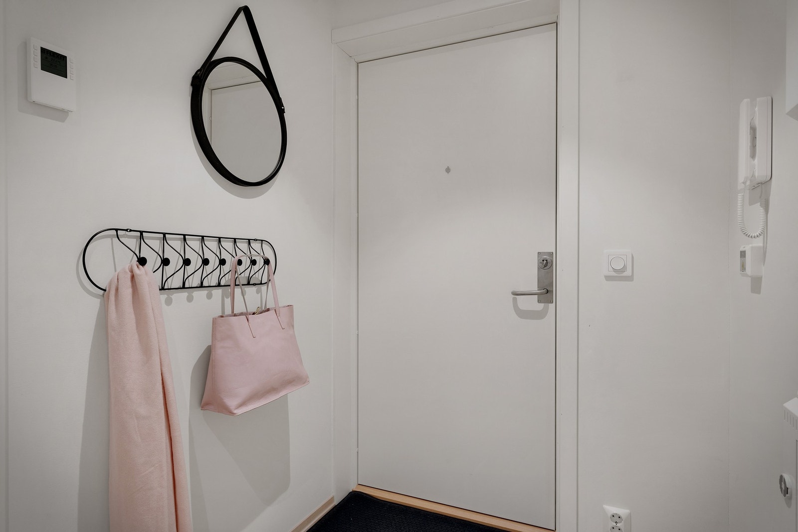- Her er det i tillegg porttelefon til byggets inngangsparti - Galleribilde