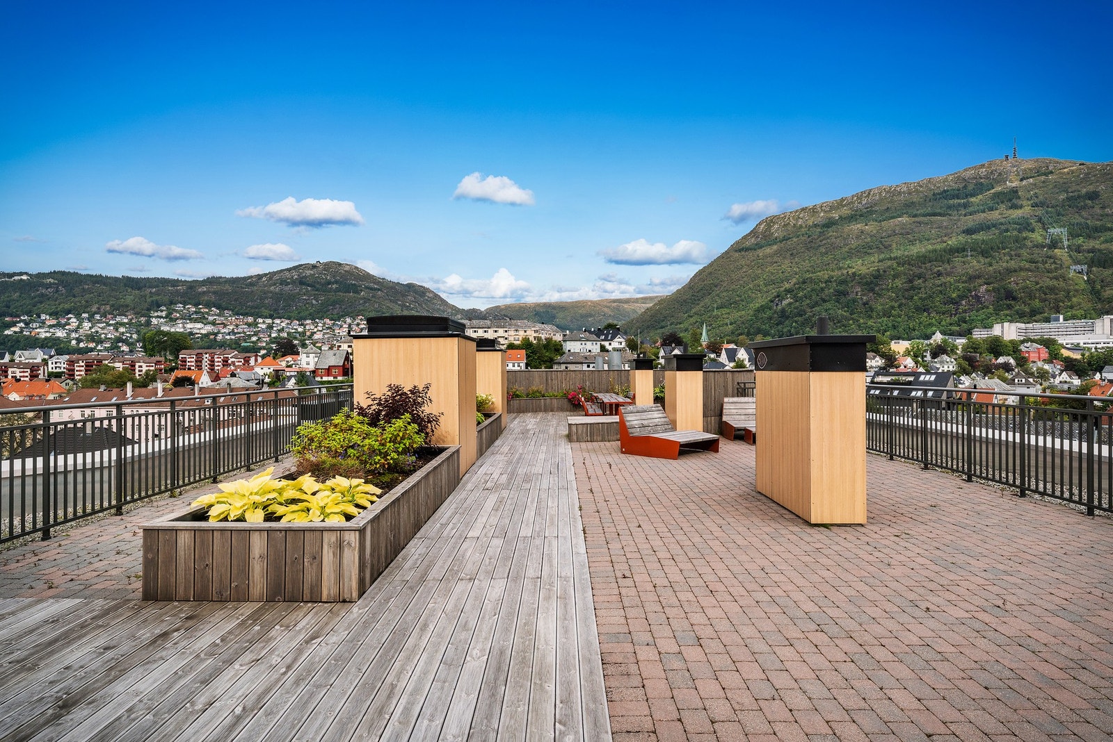 - Sameiet disponerer felles takterrasse - Galleribilde