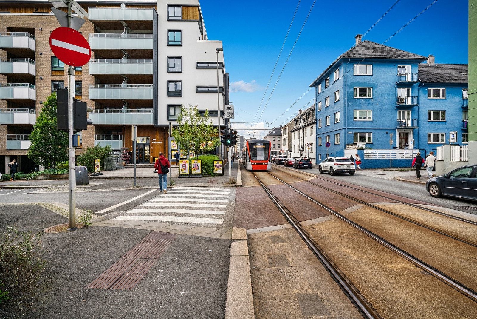 - I nærområdet finner man alt av daglige servicetilbud og kollektiv tilbud innen korte avstander - Galleribilde