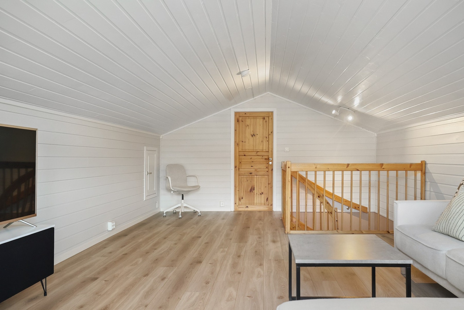 Innbydende loftstue med mange bruksmuligheter. Galleribilde