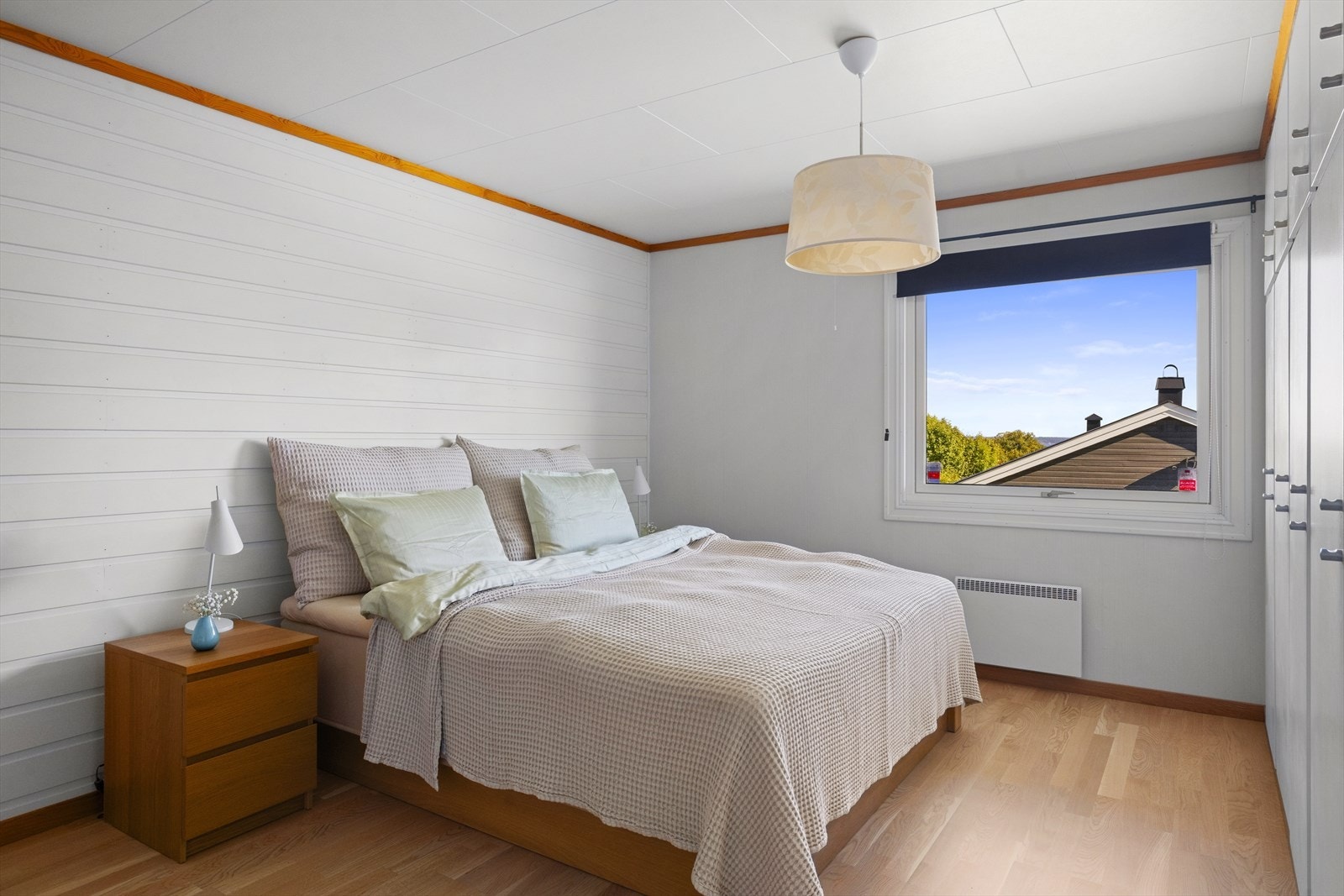 Husets tre soverom er funksjonelt samlet i en egen, privat fløy av boligen. Galleribilde