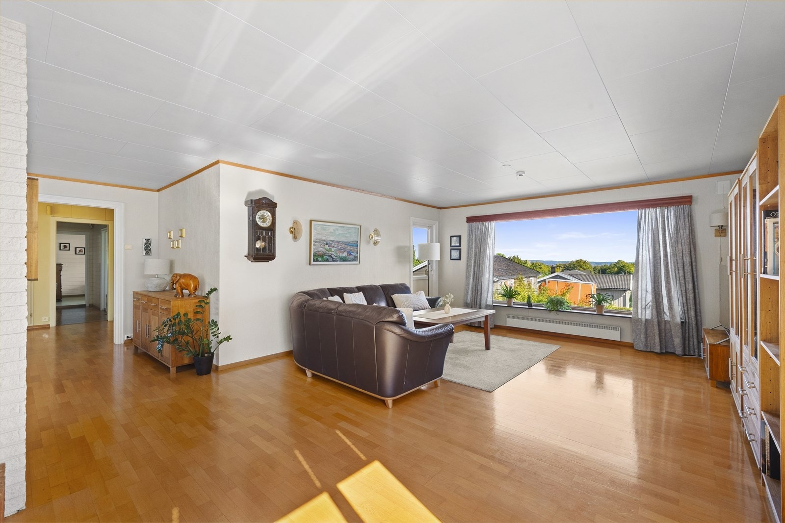 Overflatene er lyse og tidløse som gjør det enkelt å kunne sette et personlig preg! Galleribilde