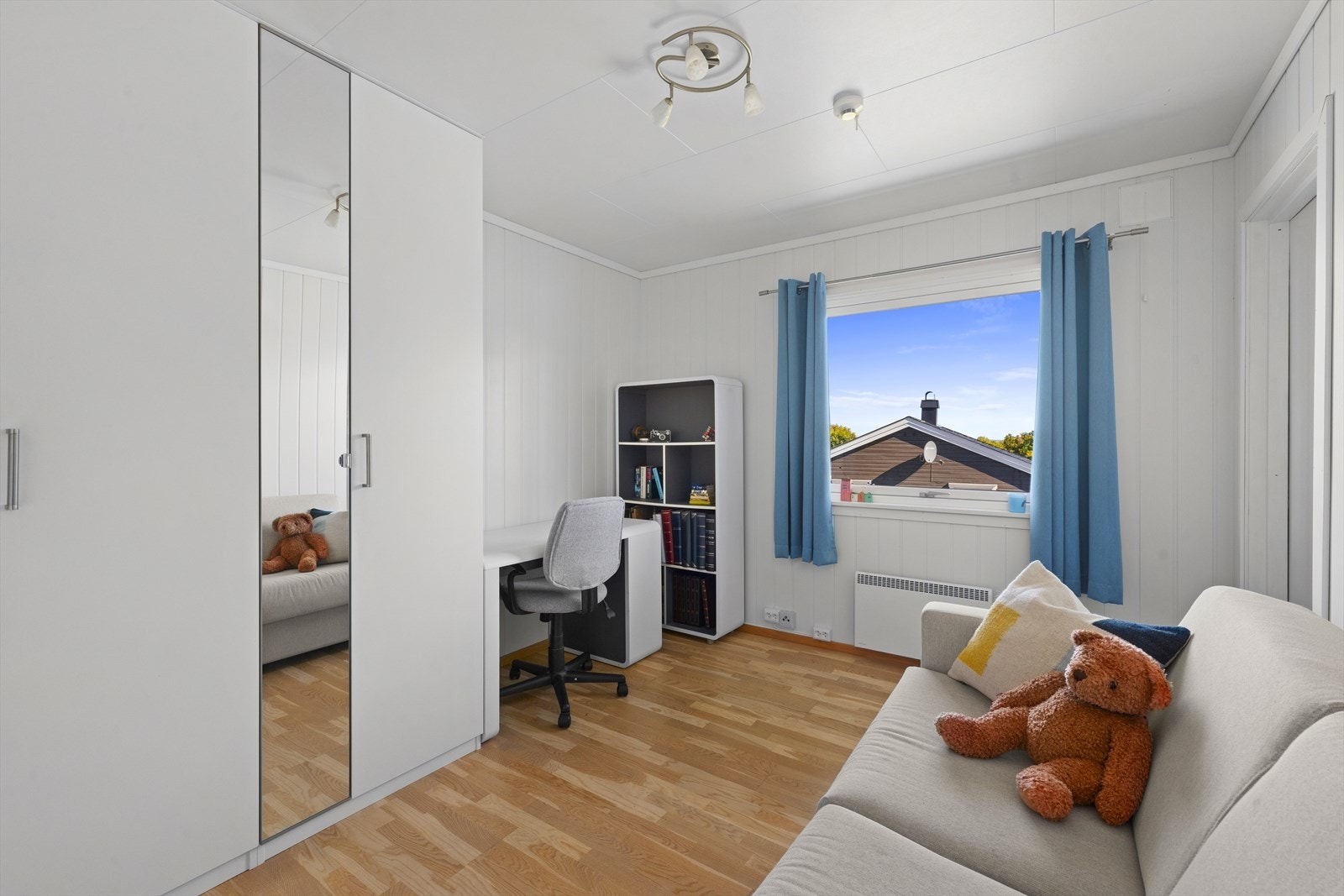 Alle soverommene er av god størrelse og har godt med naturlig lysinnslipp. Galleribilde