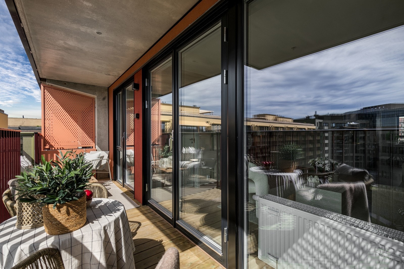 Balkongen innbyr til hyggelige dager, både varme og litt kjørligere dager. Galleribilde