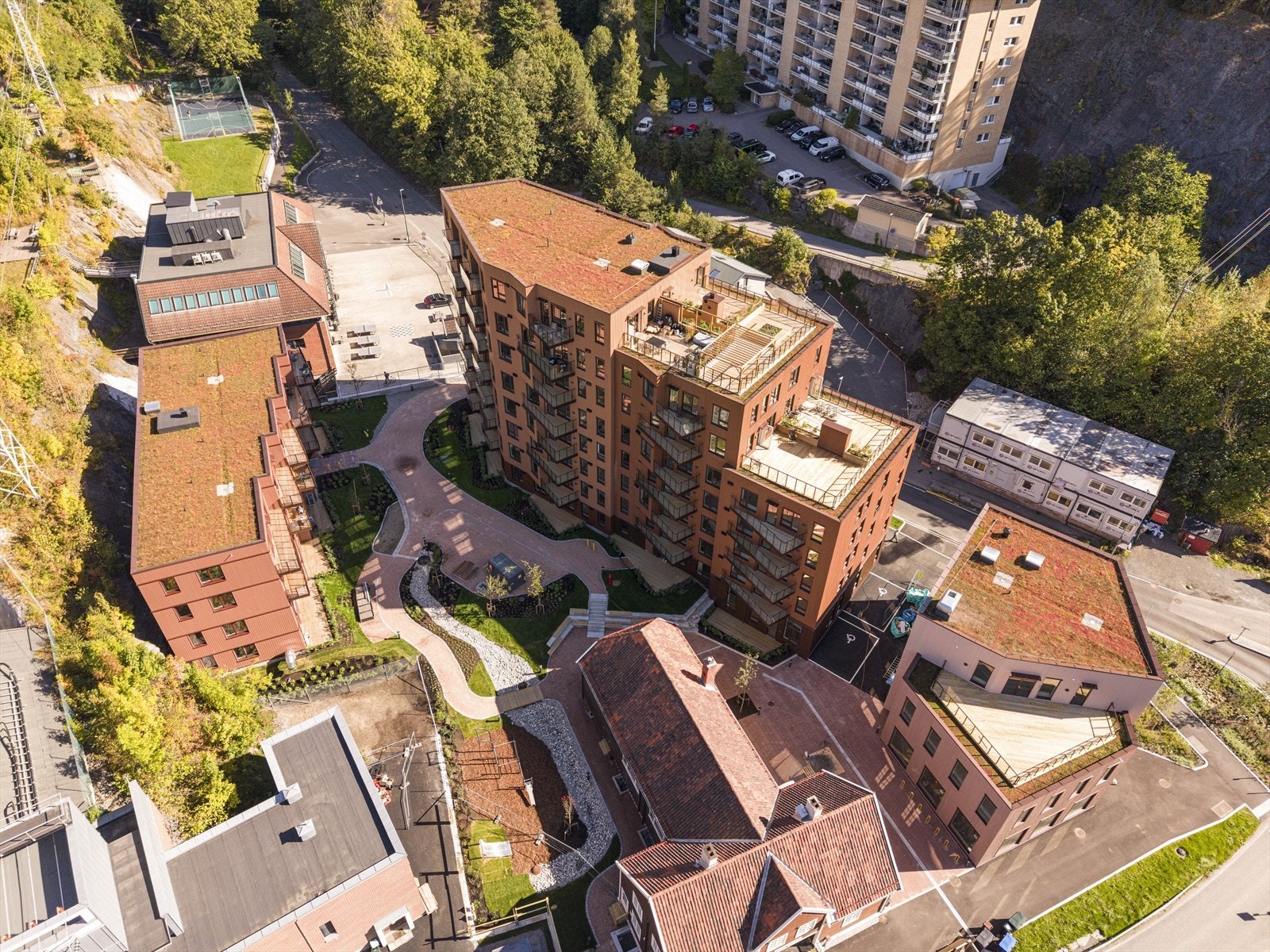Attraktiv beliggenhet i et populært område med kort vei til et bredt utvalg av servicetilbud og fasiliteter. Galleribilde