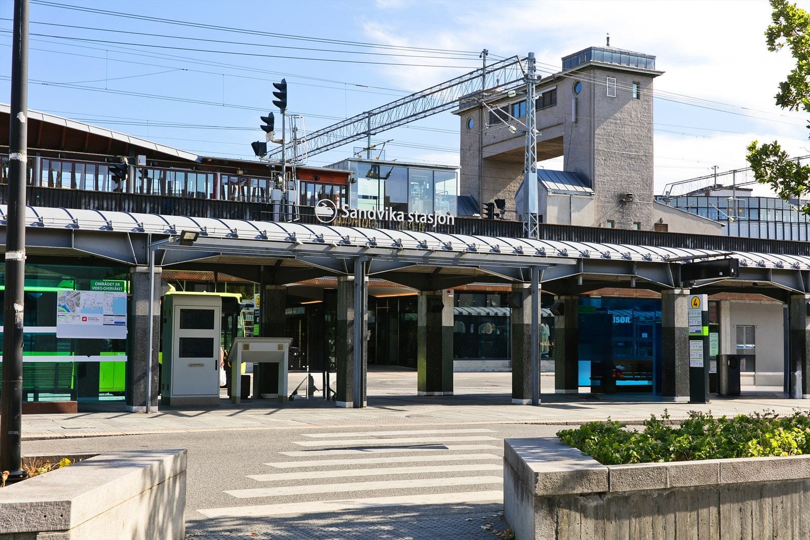 Det er ca. ti min gange til Sandvika Stasjon. Galleribilde