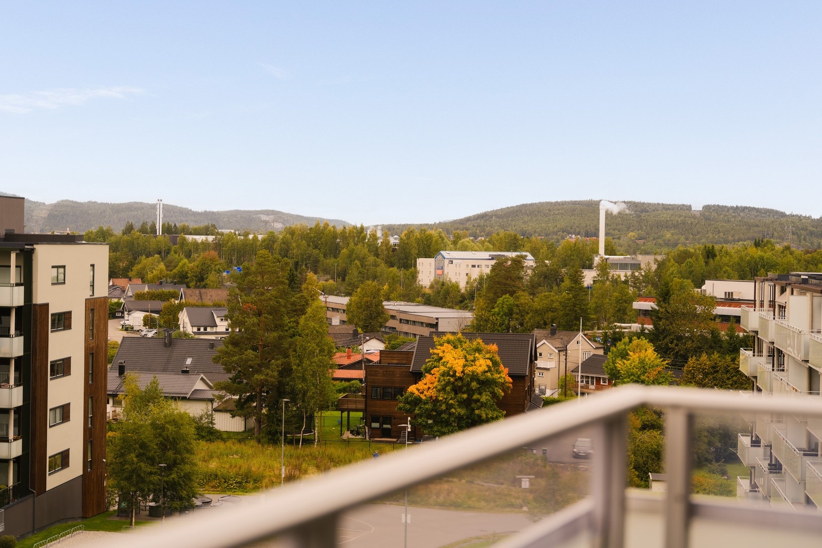 Her bor du høyt og fint i 5. etasje med flott utsyn over nærområdet. Galleribilde