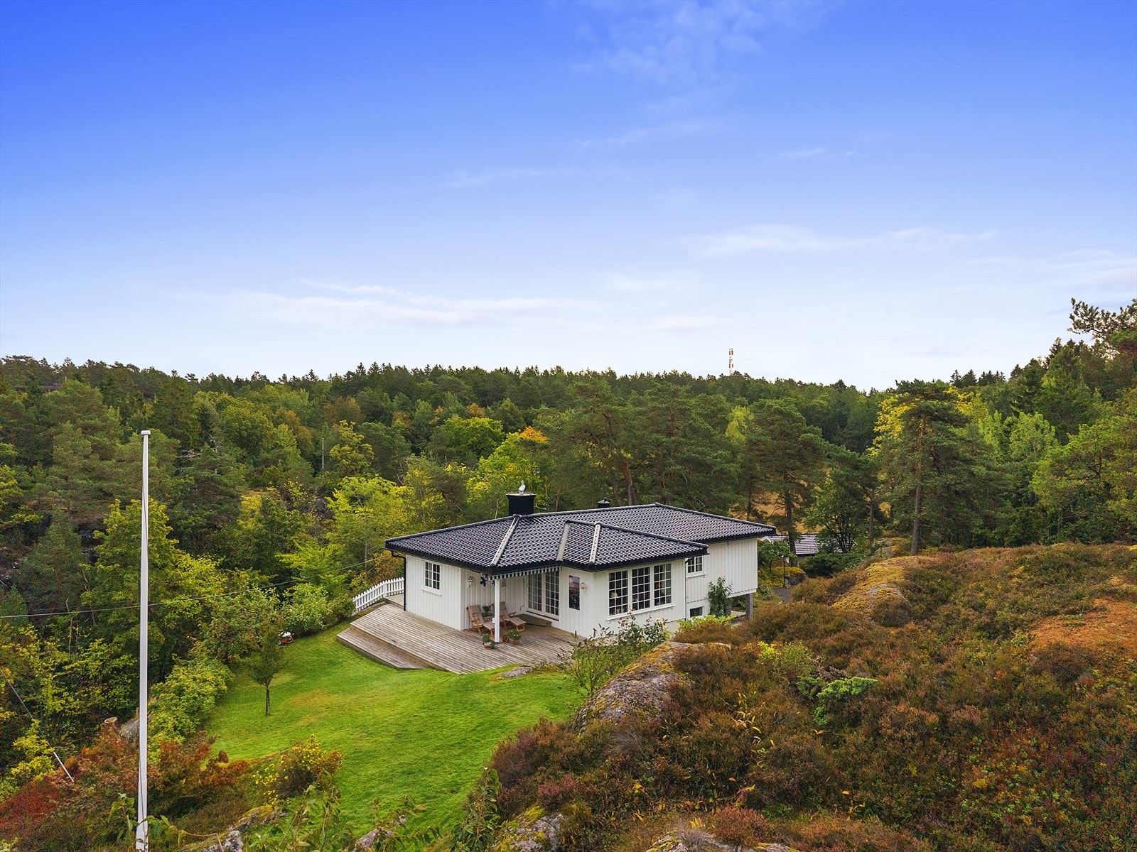 Romslig tomt på over 4 mål Galleribilde