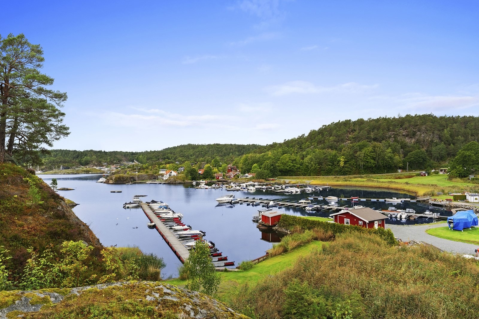 Det er kun en kort båttur til Valle og Langesund Galleribilde